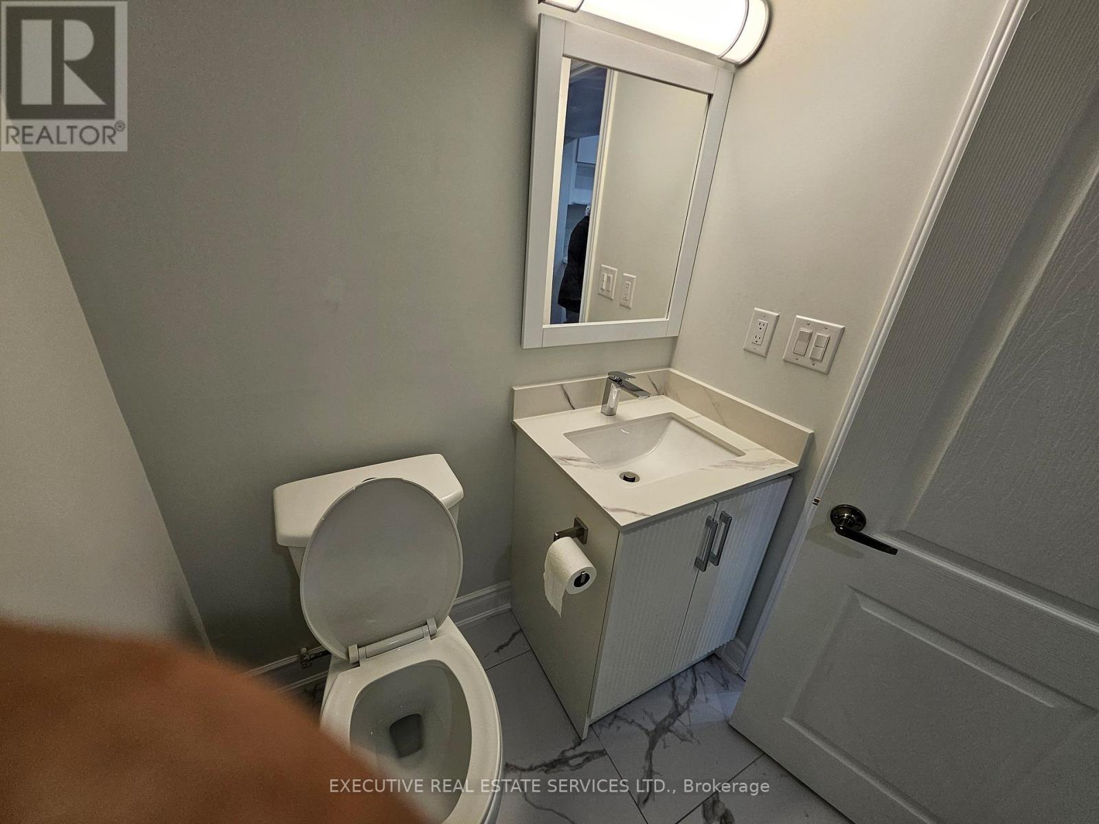 3910 Skyview Street, Mississauga, Ontario  L5M 8A4 - Photo 29 - W12527264