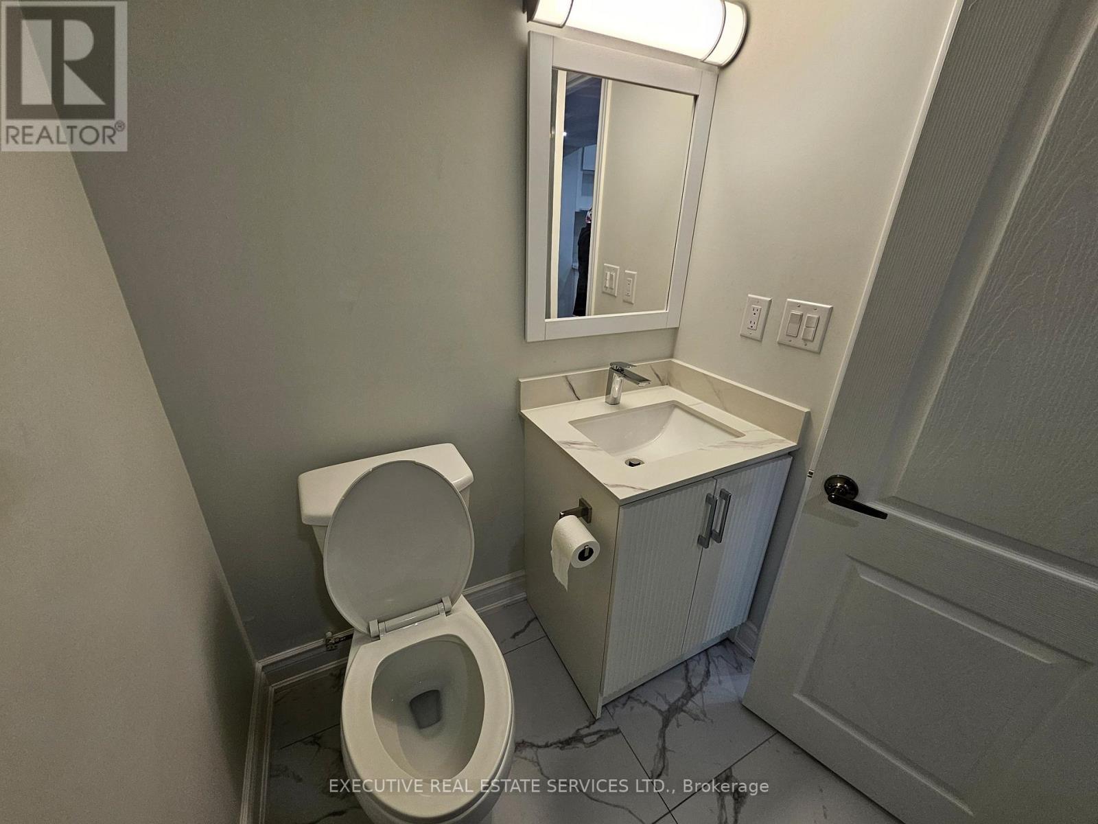 3910 Skyview Street, Mississauga, Ontario  L5M 8A4 - Photo 30 - W12527264