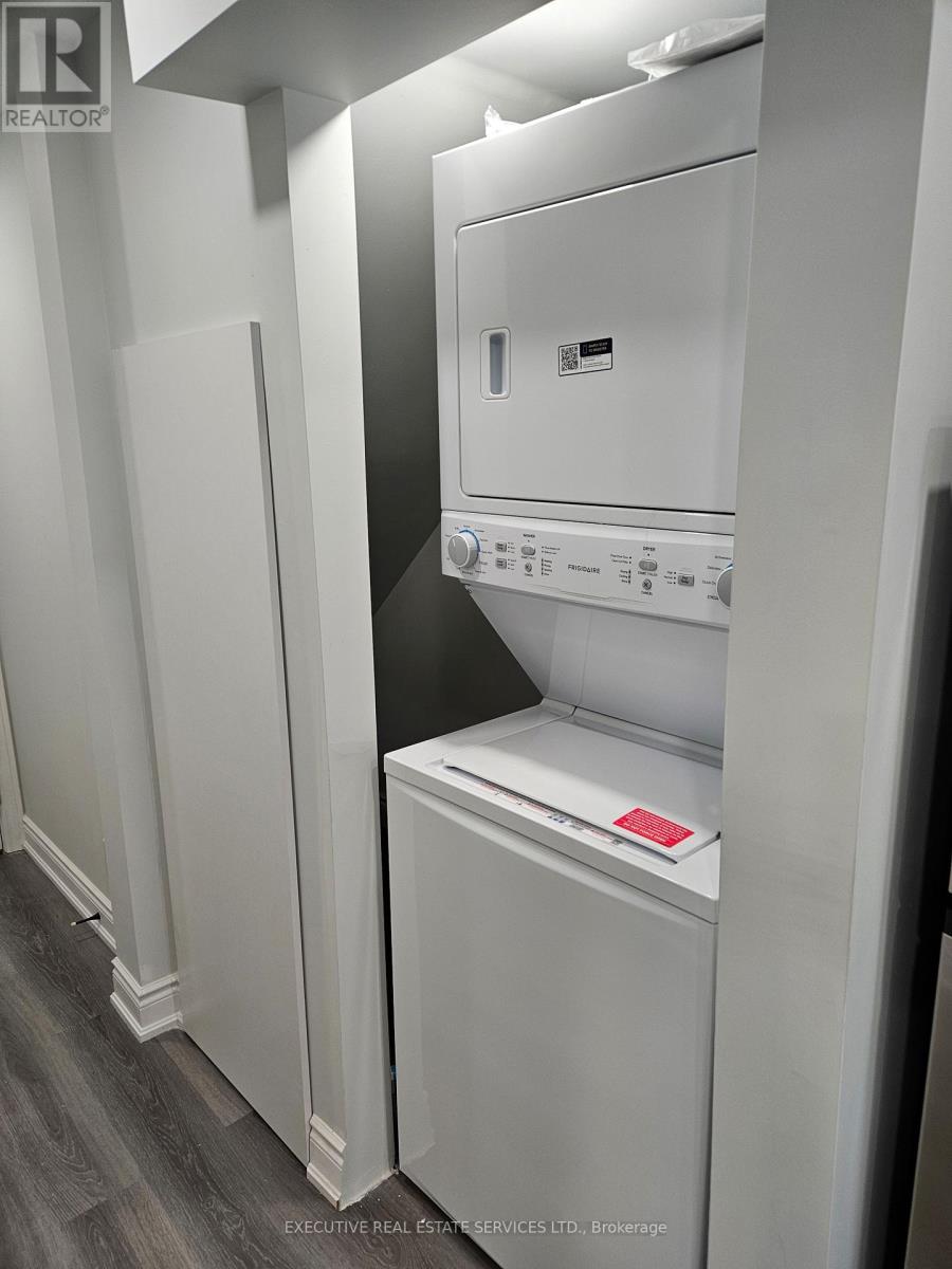 3910 Skyview Street, Mississauga, Ontario  L5M 8A4 - Photo 32 - W12527264