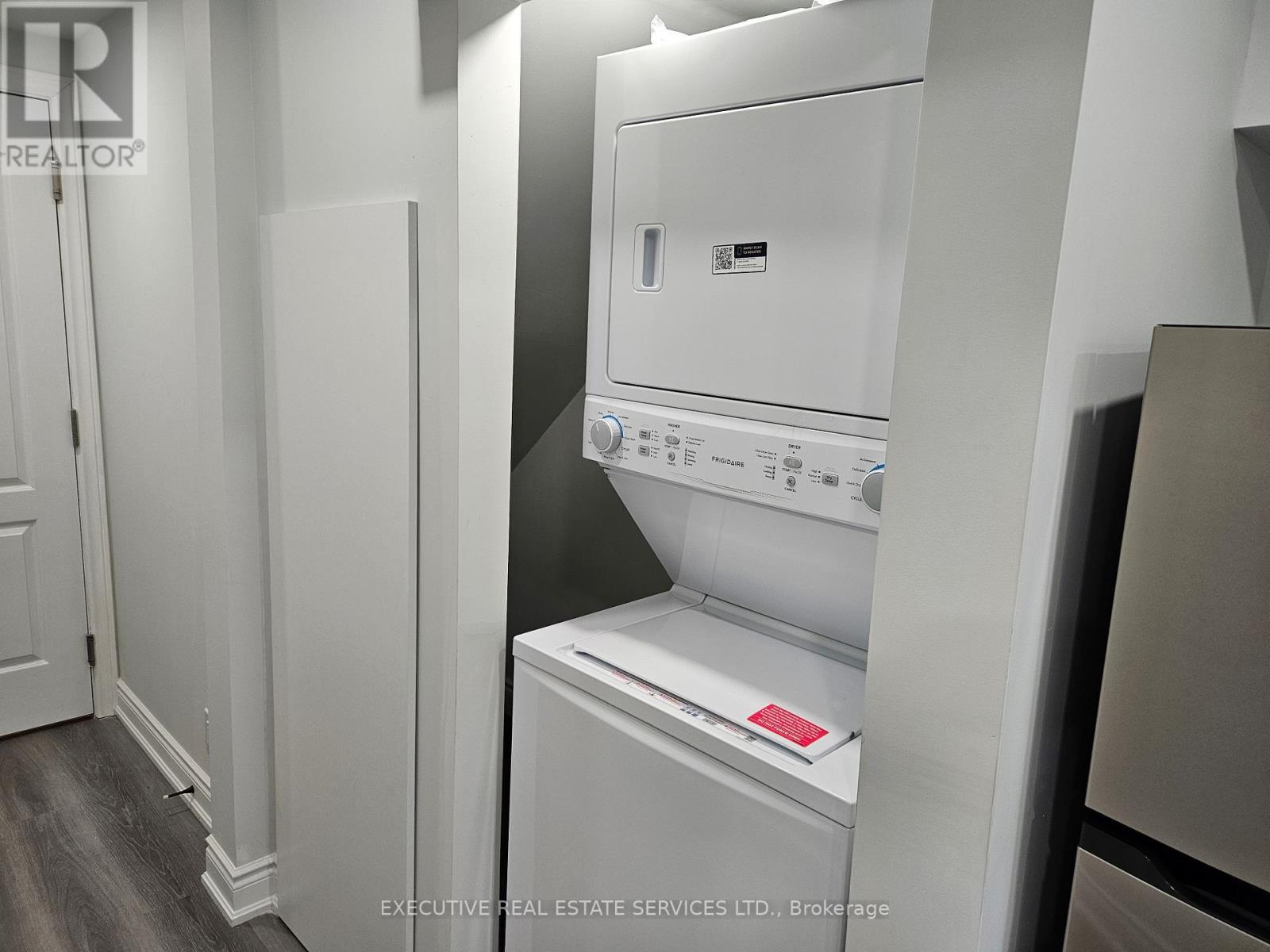 3910 Skyview Street, Mississauga, Ontario  L5M 8A4 - Photo 33 - W12527264