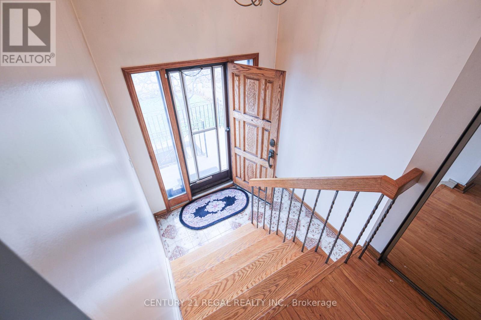 80 Robbinstone Drive, Toronto, Ontario  M1B 2E6 - Photo 4 - E12526642