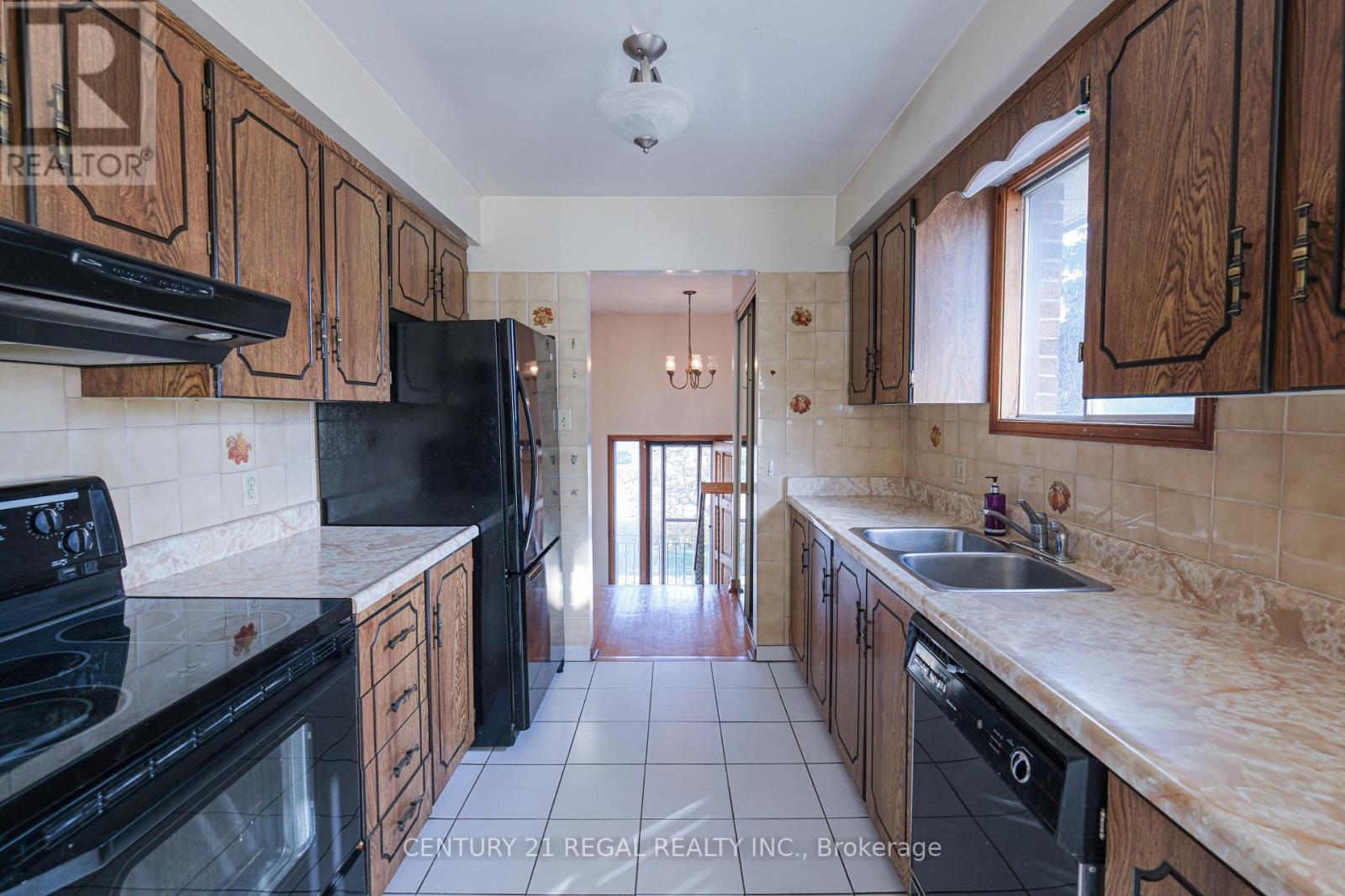 80 Robbinstone Drive, Toronto, Ontario  M1B 2E6 - Photo 5 - E12526642