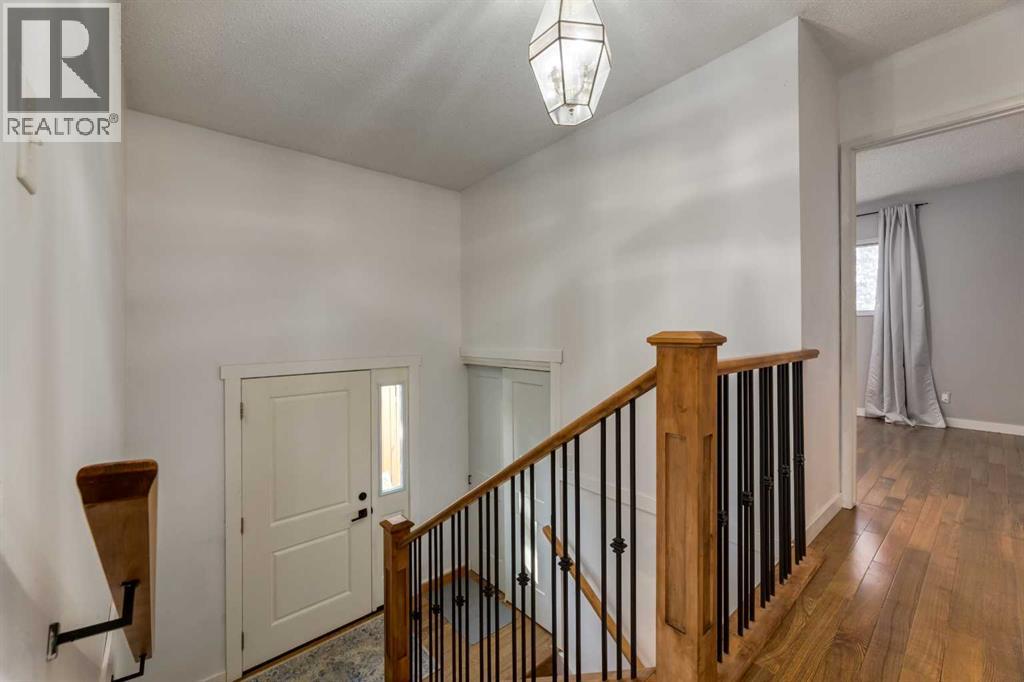 263 Silver Mead Close Nw, Calgary, Alberta  T3B 3M7 - Photo 5 - A2261805