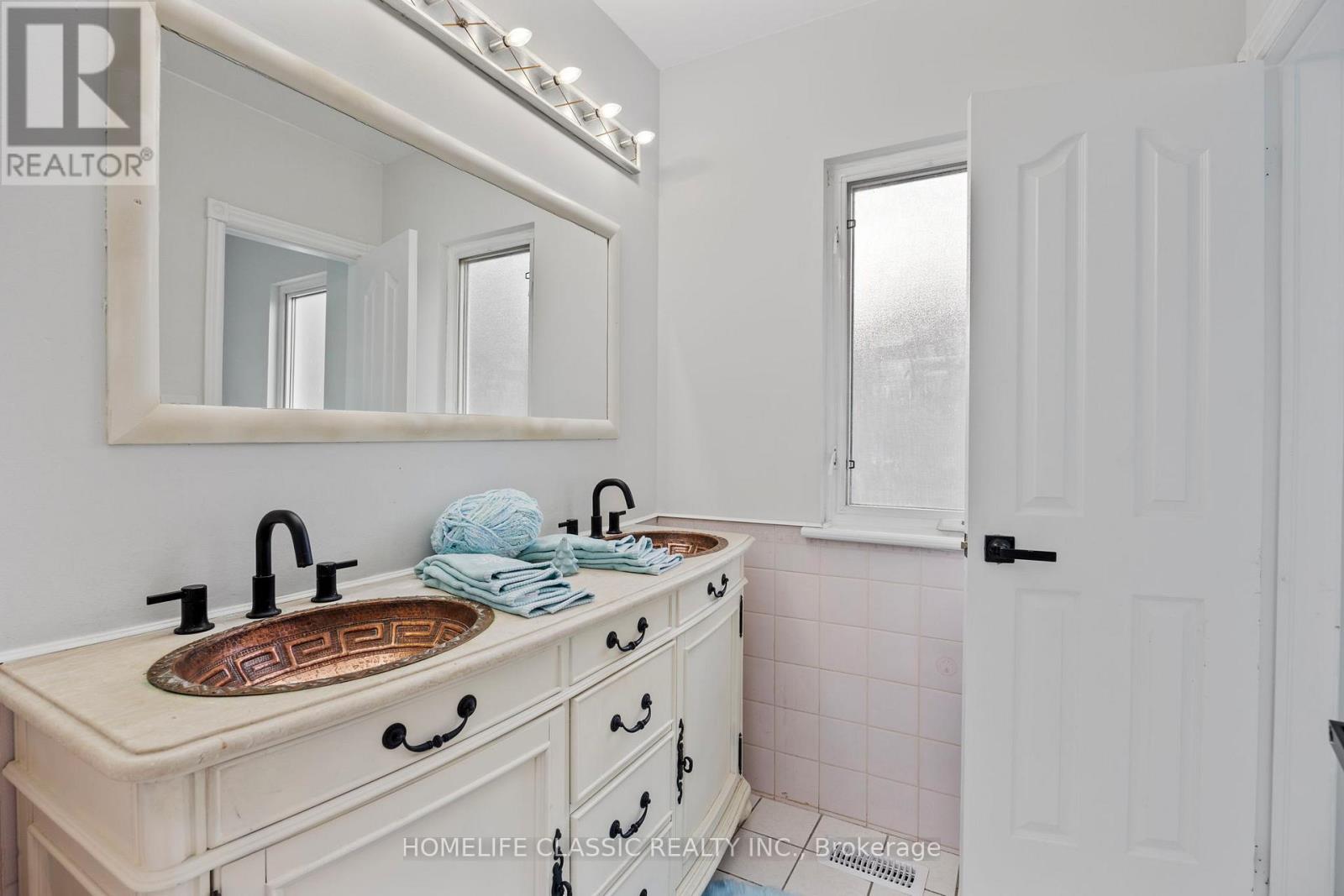 92 Cocksfield Avenue, Toronto, Ontario  M3H 3T2 - Photo 44 - C12527276