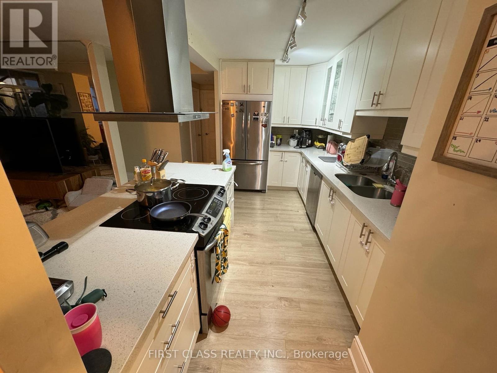 2806 - 3100 Kirwin Avenue, Mississauga, Ontario  L5A 3S6 - Photo 5 - W12527280