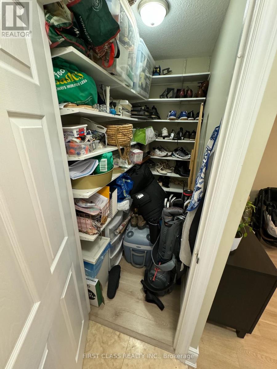 2806 - 3100 Kirwin Avenue, Mississauga, Ontario  L5A 3S6 - Photo 9 - W12527280