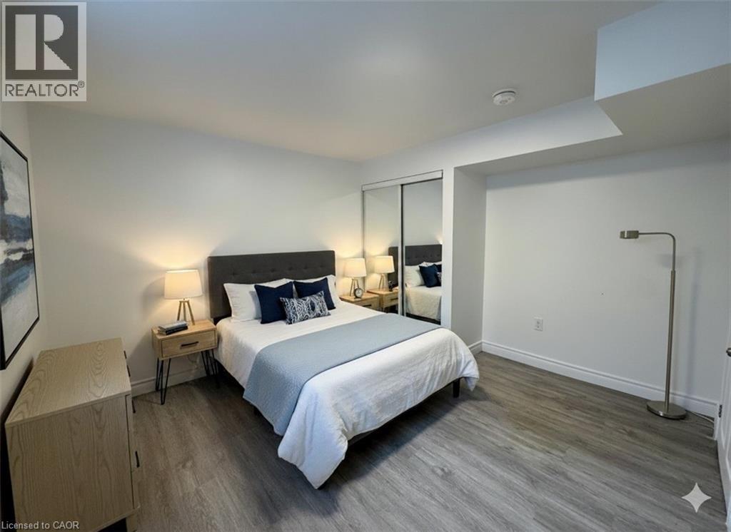 916 Magdalena Court Unit# B, Kitchener, Ontario  N2E 0B3 - Photo 2 - 40786873