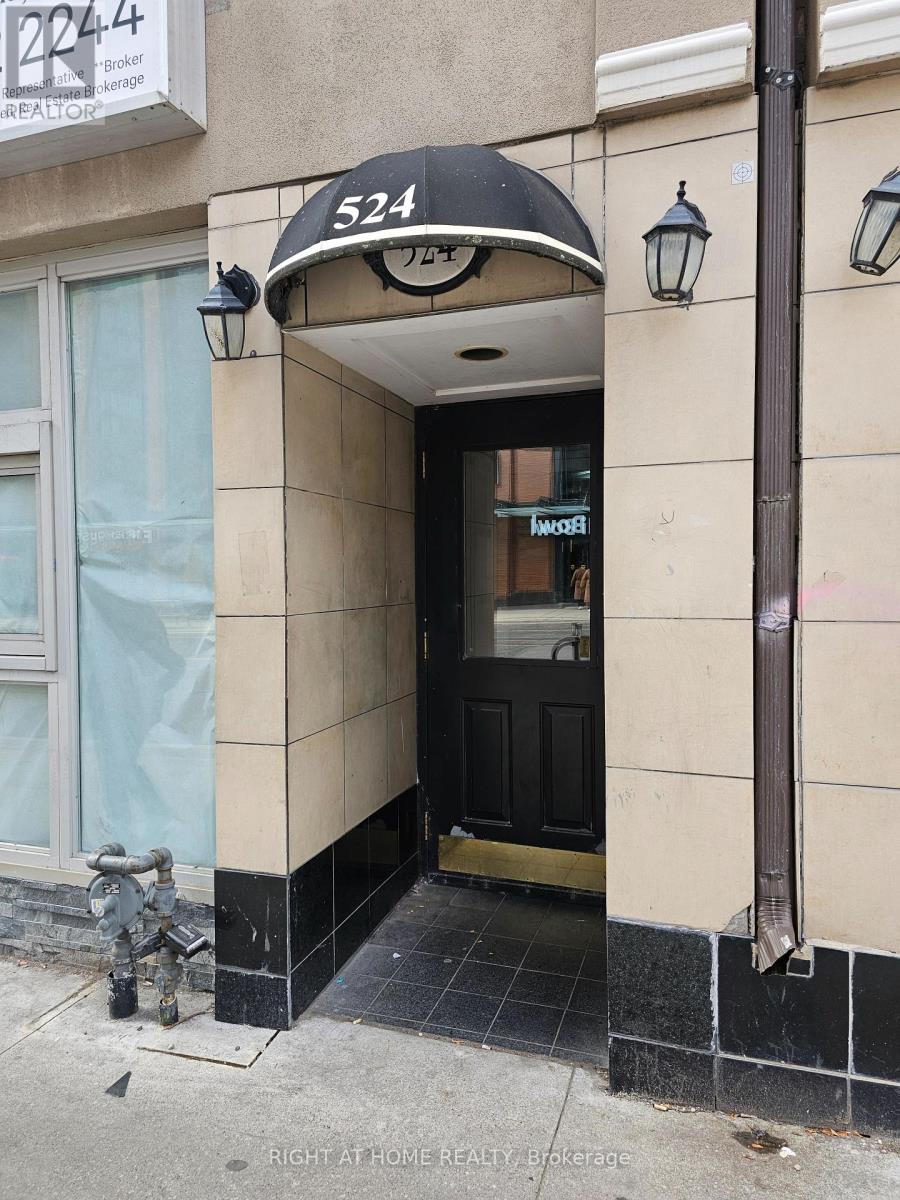 300 - 524 YONGE STREET, Toronto, Ontario