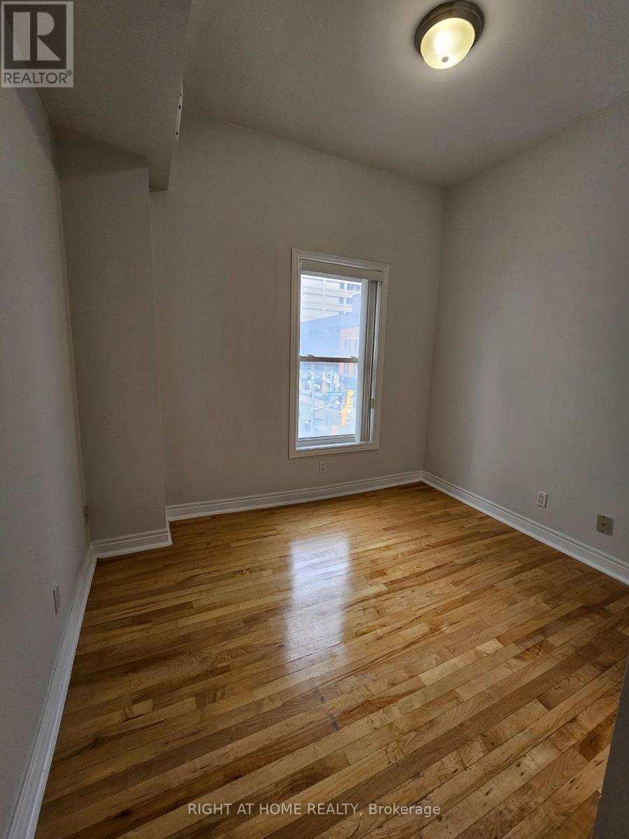 300 - 524 Yonge Street, Toronto, Ontario  M4Y 1X9 - Photo 13 - C12527292