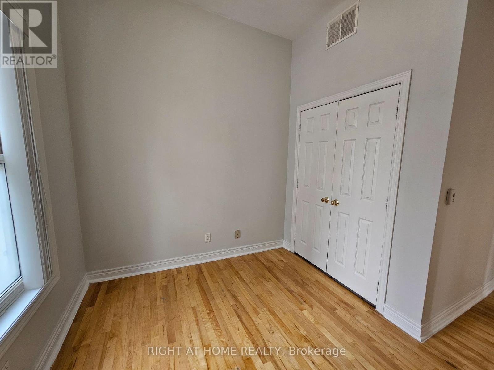 300 - 524 Yonge Street, Toronto, Ontario  M4Y 1X9 - Photo 14 - C12527292