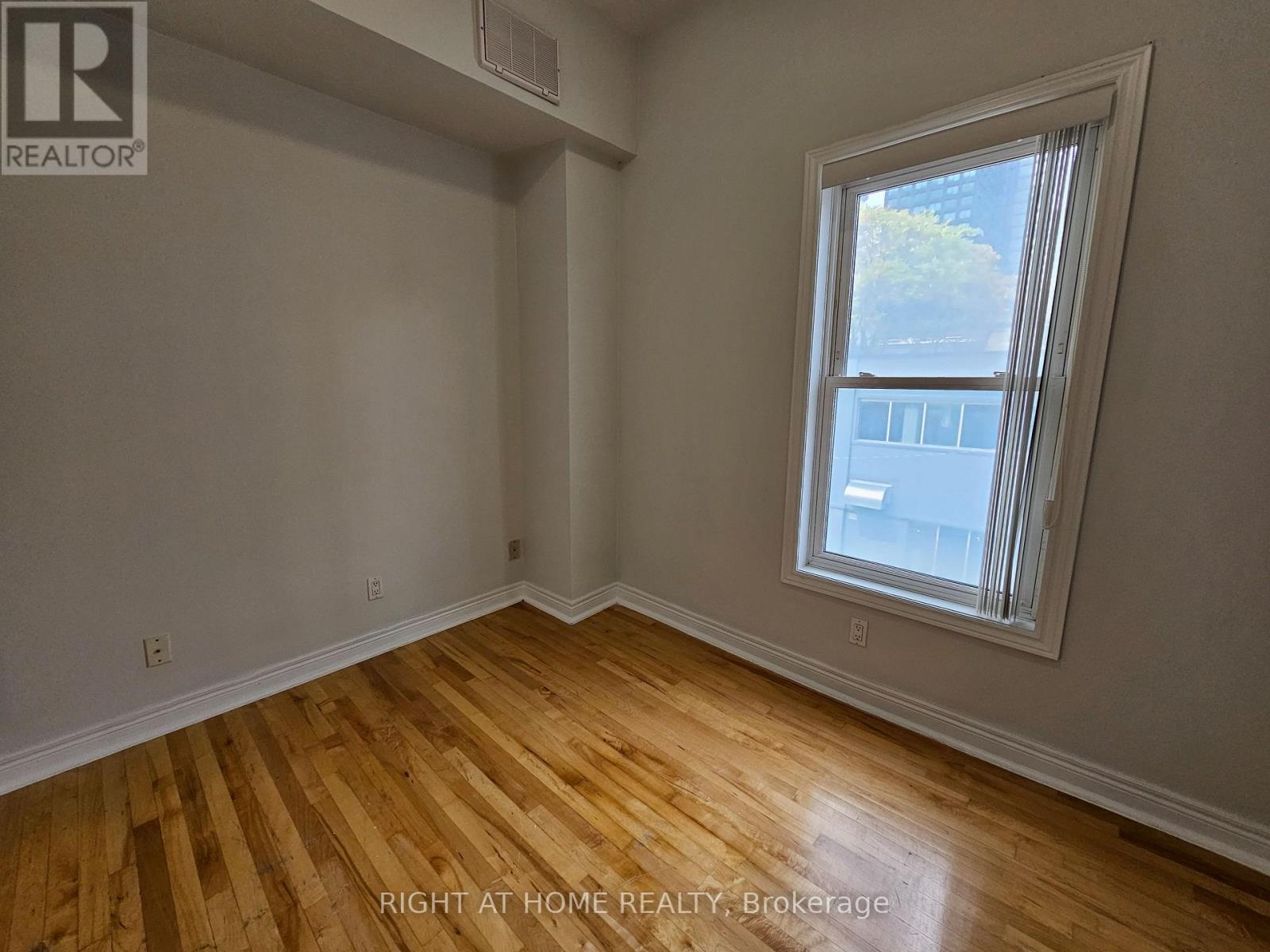 300 - 524 Yonge Street, Toronto, Ontario  M4Y 1X9 - Photo 15 - C12527292