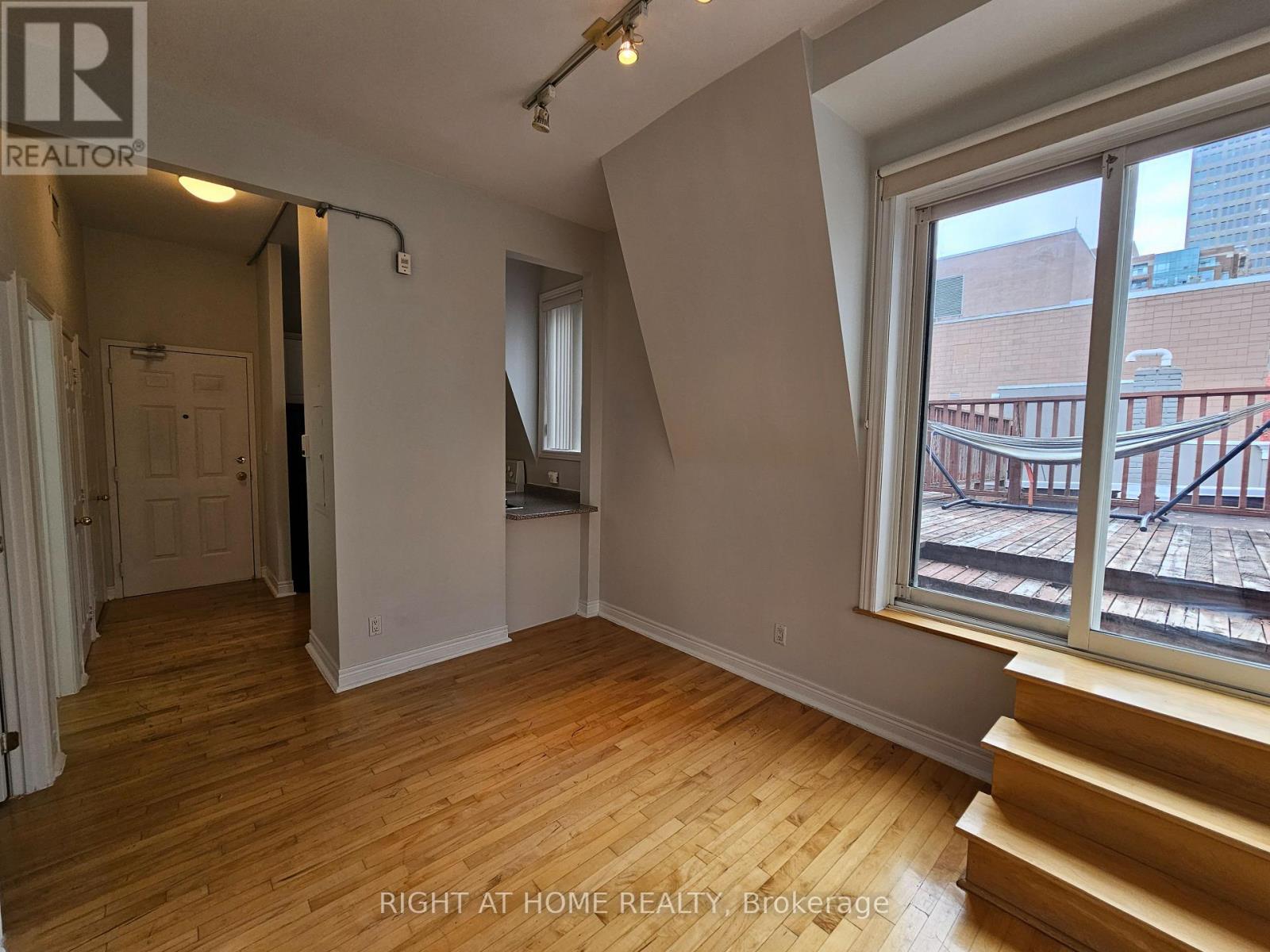 300 - 524 Yonge Street, Toronto, Ontario  M4Y 1X9 - Photo 20 - C12527292