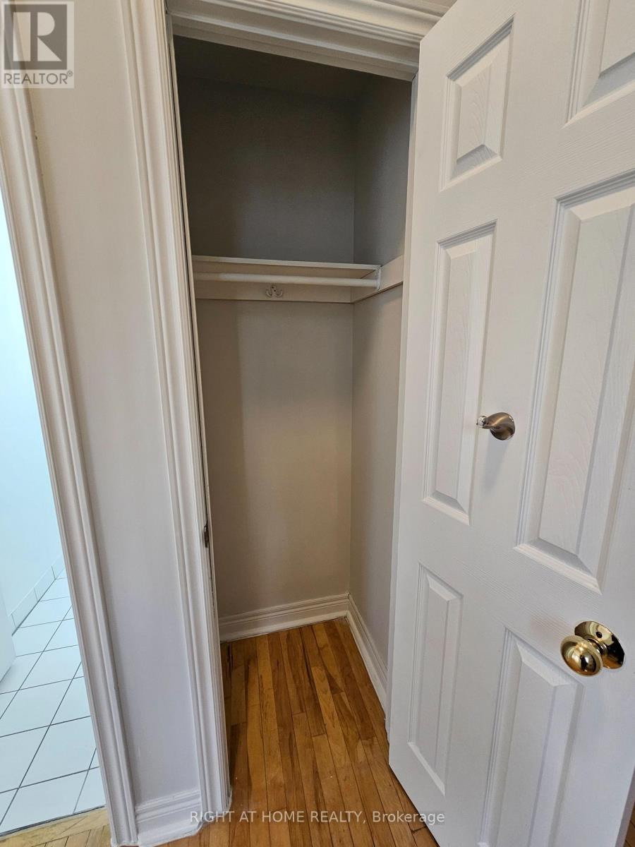 300 - 524 Yonge Street, Toronto, Ontario  M4Y 1X9 - Photo 31 - C12527292