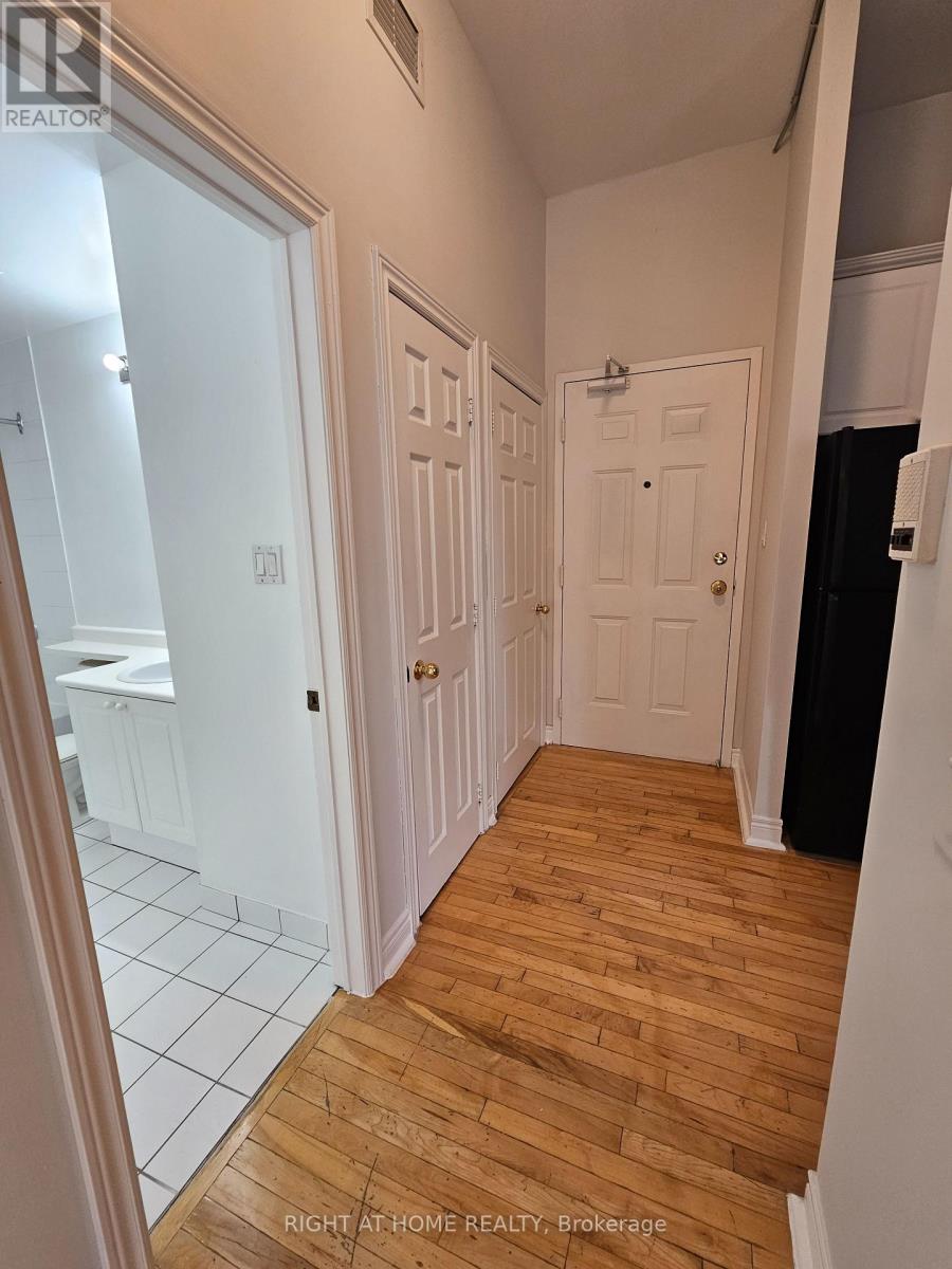 300 - 524 Yonge Street, Toronto, Ontario  M4Y 1X9 - Photo 33 - C12527292