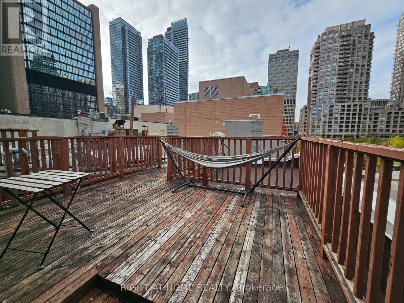 300 - 524 Yonge Street, Toronto, Ontario  M4Y 1X9 - Photo 35 - C12527292