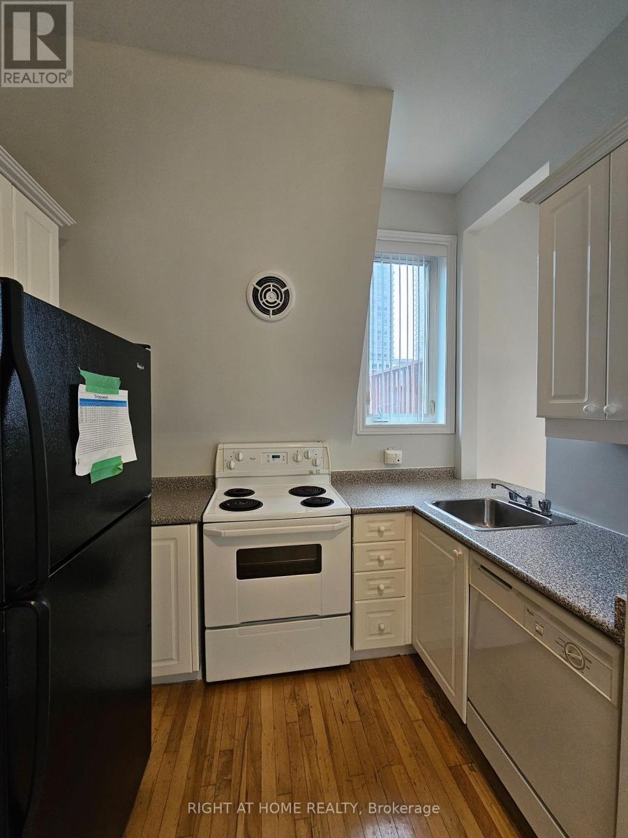 300 - 524 Yonge Street, Toronto, Ontario  M4Y 1X9 - Photo 5 - C12527292