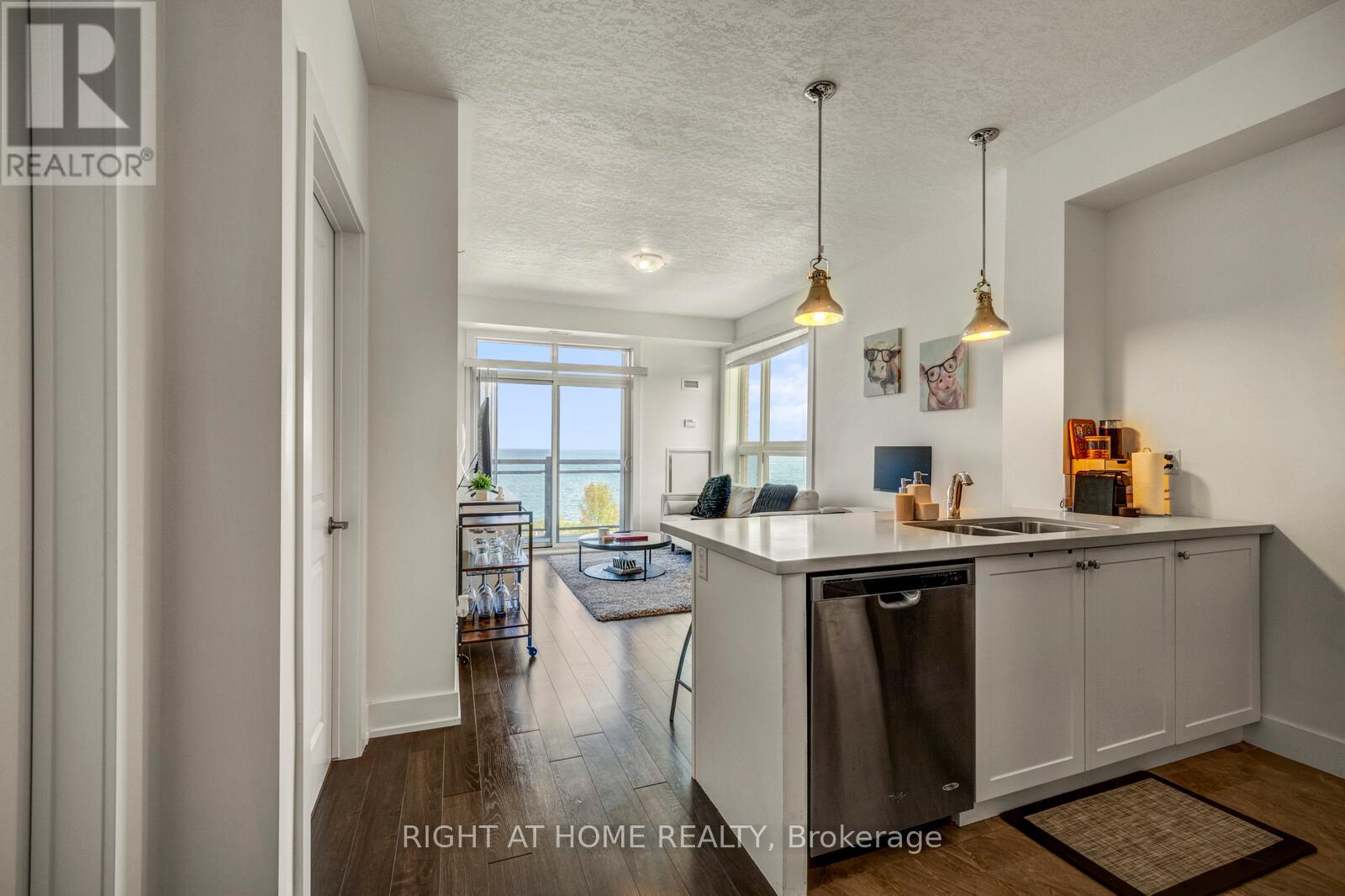 309 - 35 Southshore Crescent, Hamilton, Ontario  L8E 0J2 - Photo 2 - X12527294