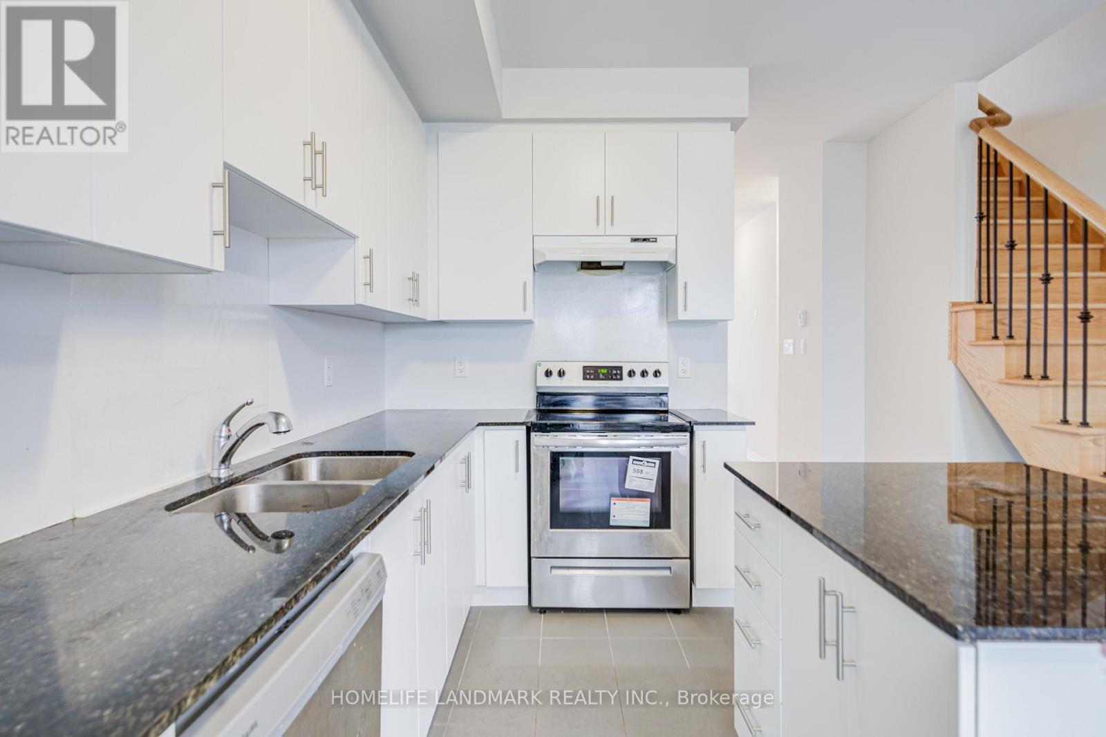 555 White's Hill Avenue, Markham, Ontario  L6B 1N9 - Photo 17 - N12527302