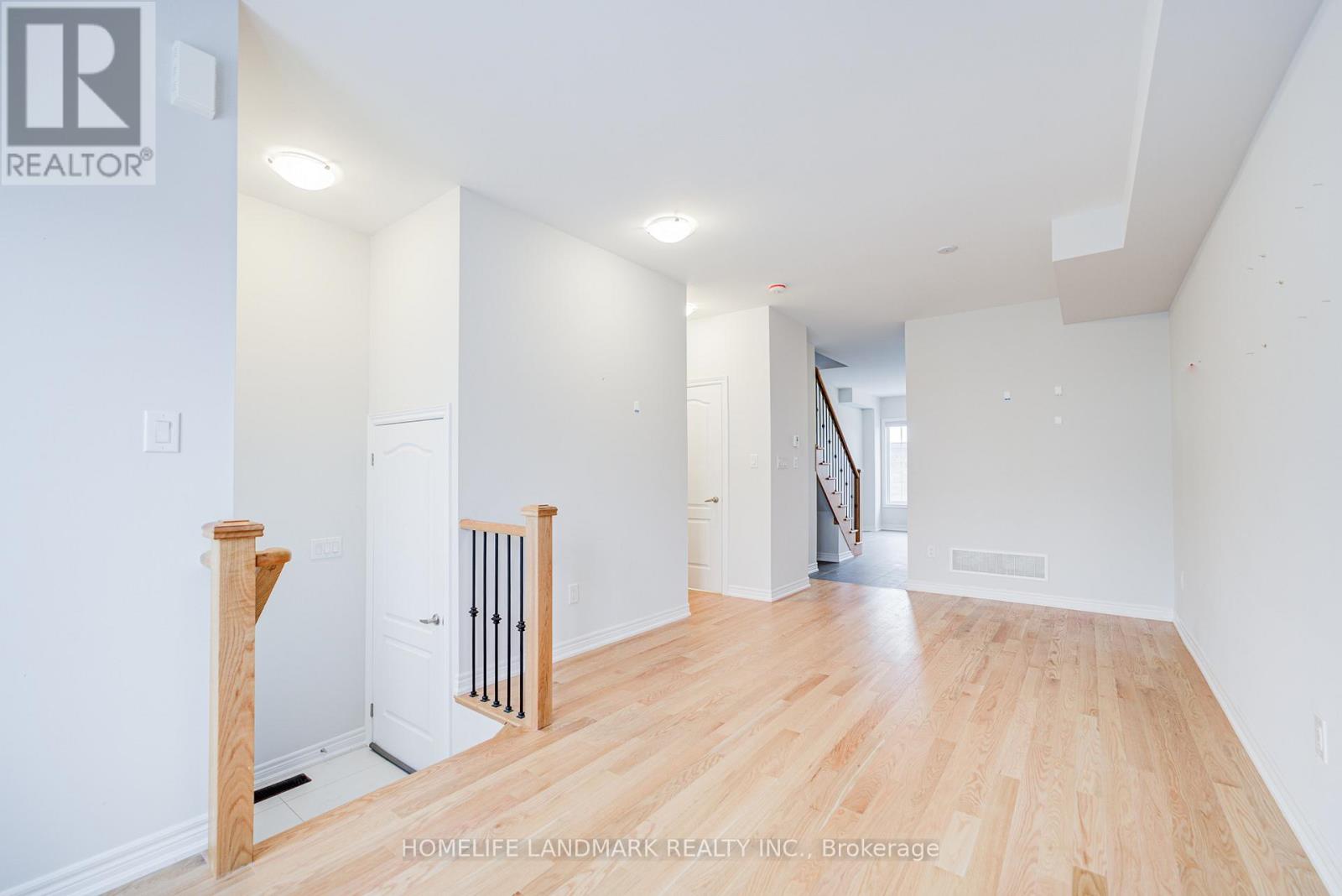 555 White's Hill Avenue, Markham, Ontario  L6B 1N9 - Photo 8 - N12527302