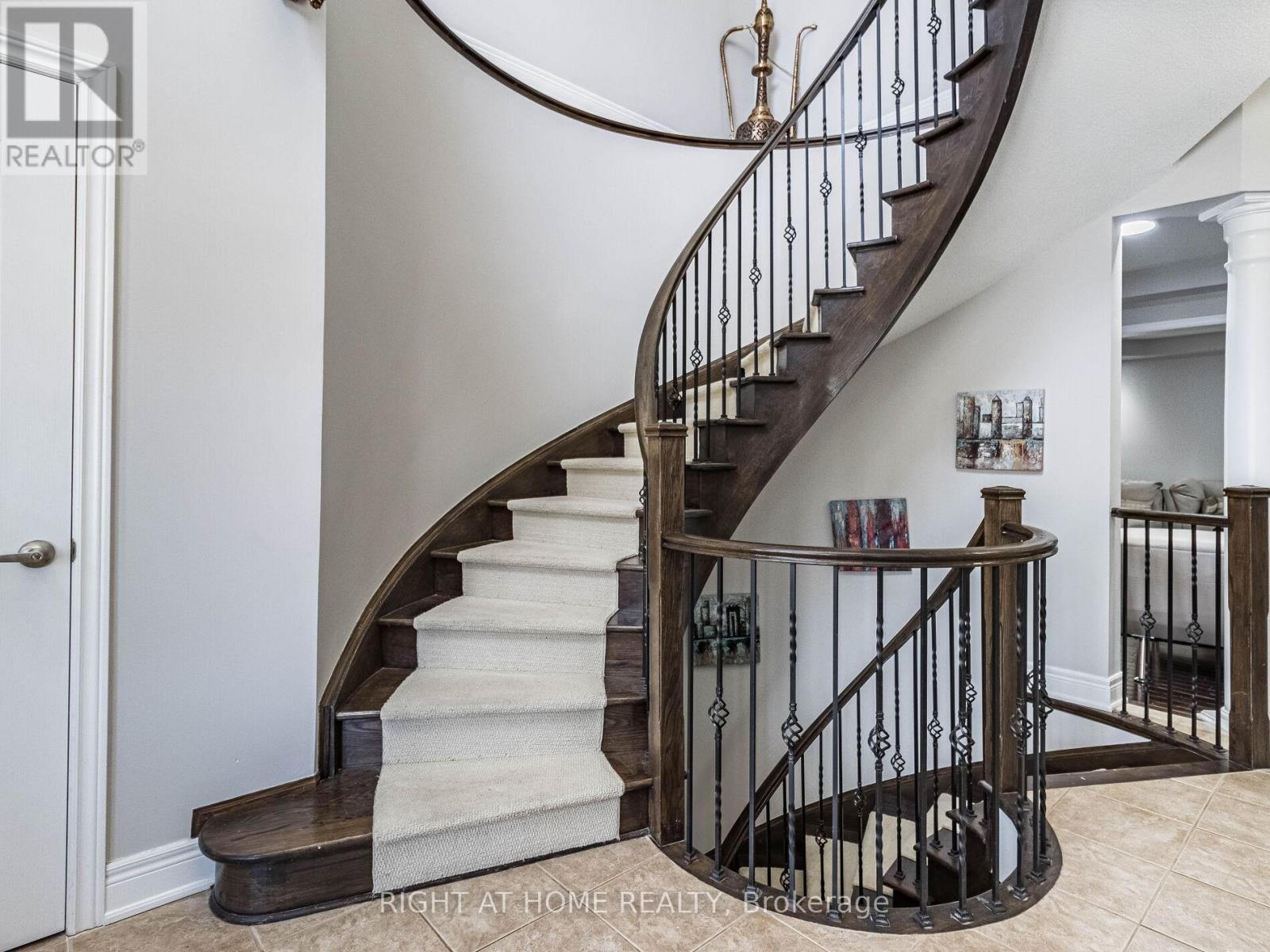 2340 Thruxton Drive, Oakville, Ontario  L6H 0C5 - Photo 14 - W12527296