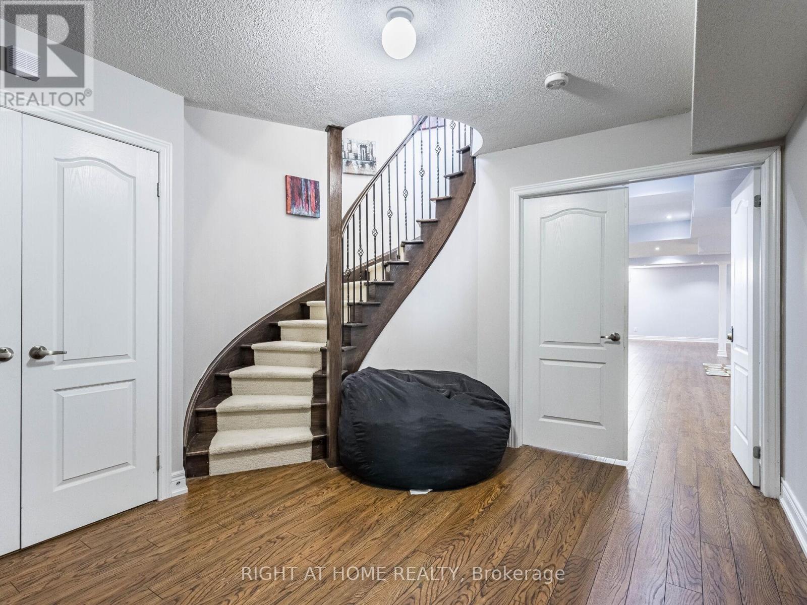 2340 Thruxton Drive, Oakville, Ontario  L6H 0C5 - Photo 31 - W12527296