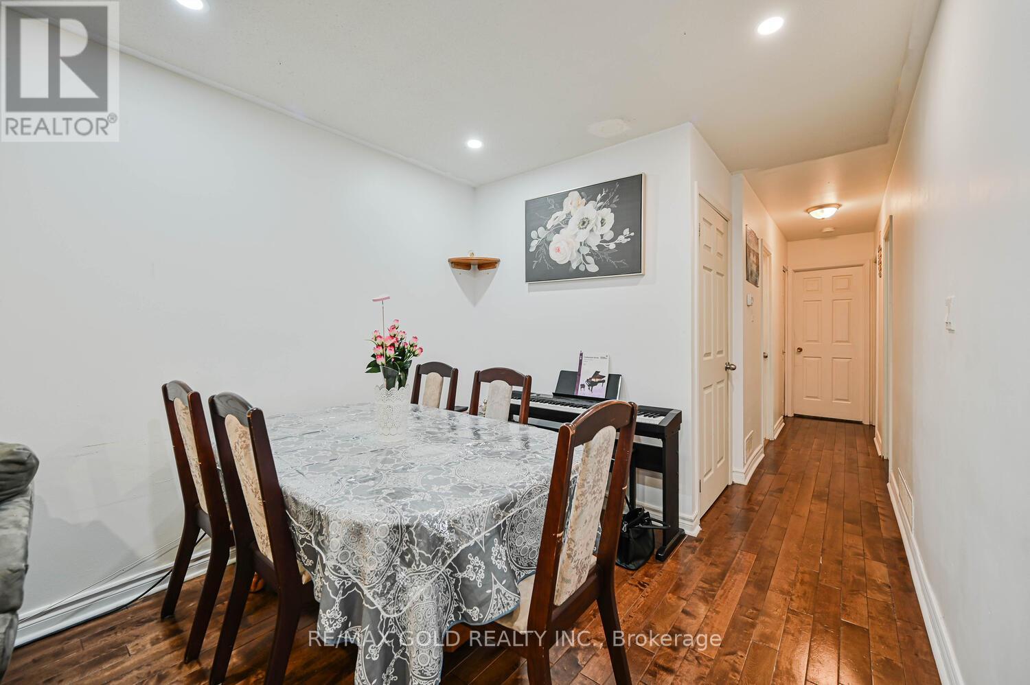 52 Crawford Drive, Brampton, Ontario  L6V 2C7 - Photo 12 - W12527304