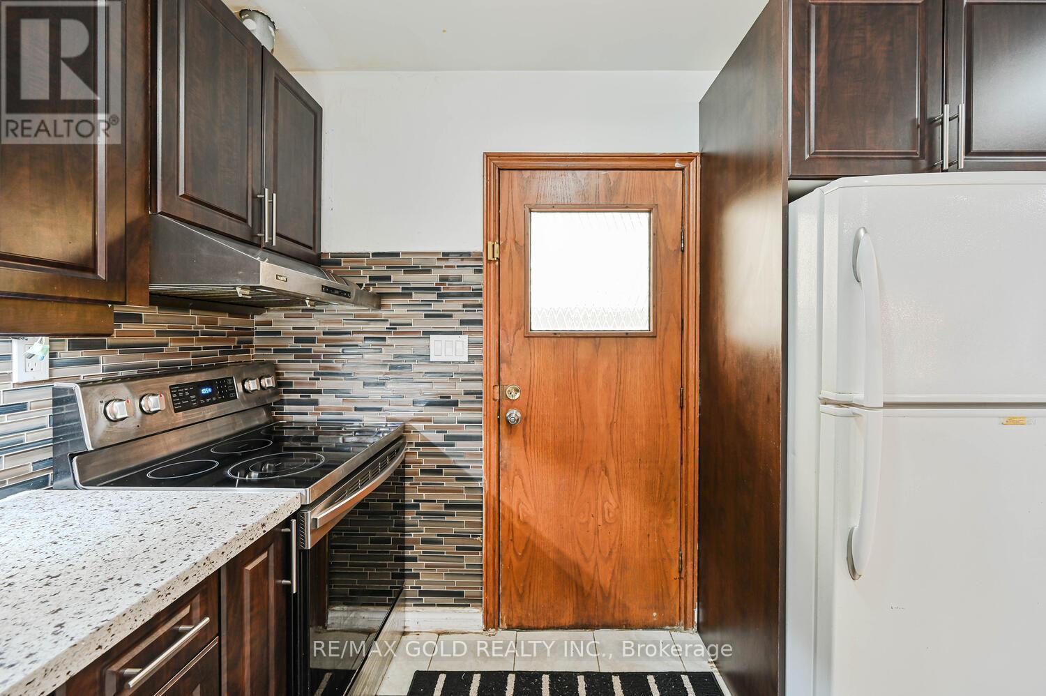 52 Crawford Drive, Brampton, Ontario  L6V 2C7 - Photo 17 - W12527304