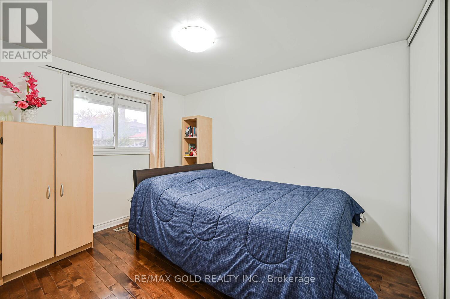 52 Crawford Drive, Brampton, Ontario  L6V 2C7 - Photo 19 - W12527304