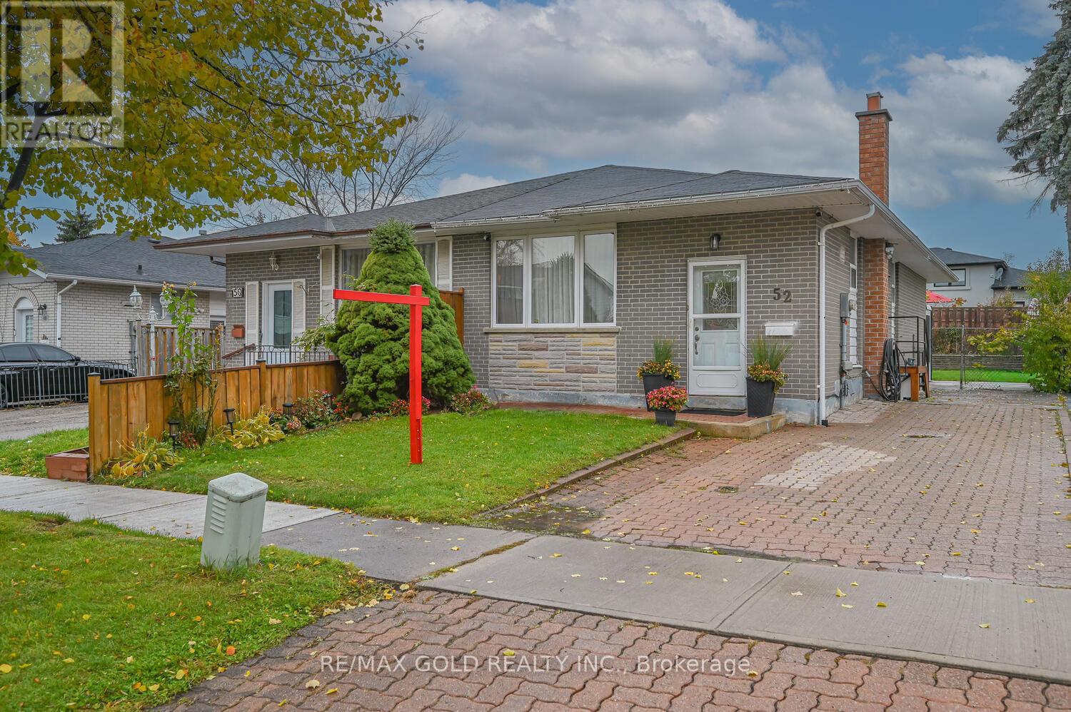 52 Crawford Drive, Brampton, Ontario  L6V 2C7 - Photo 2 - W12527304