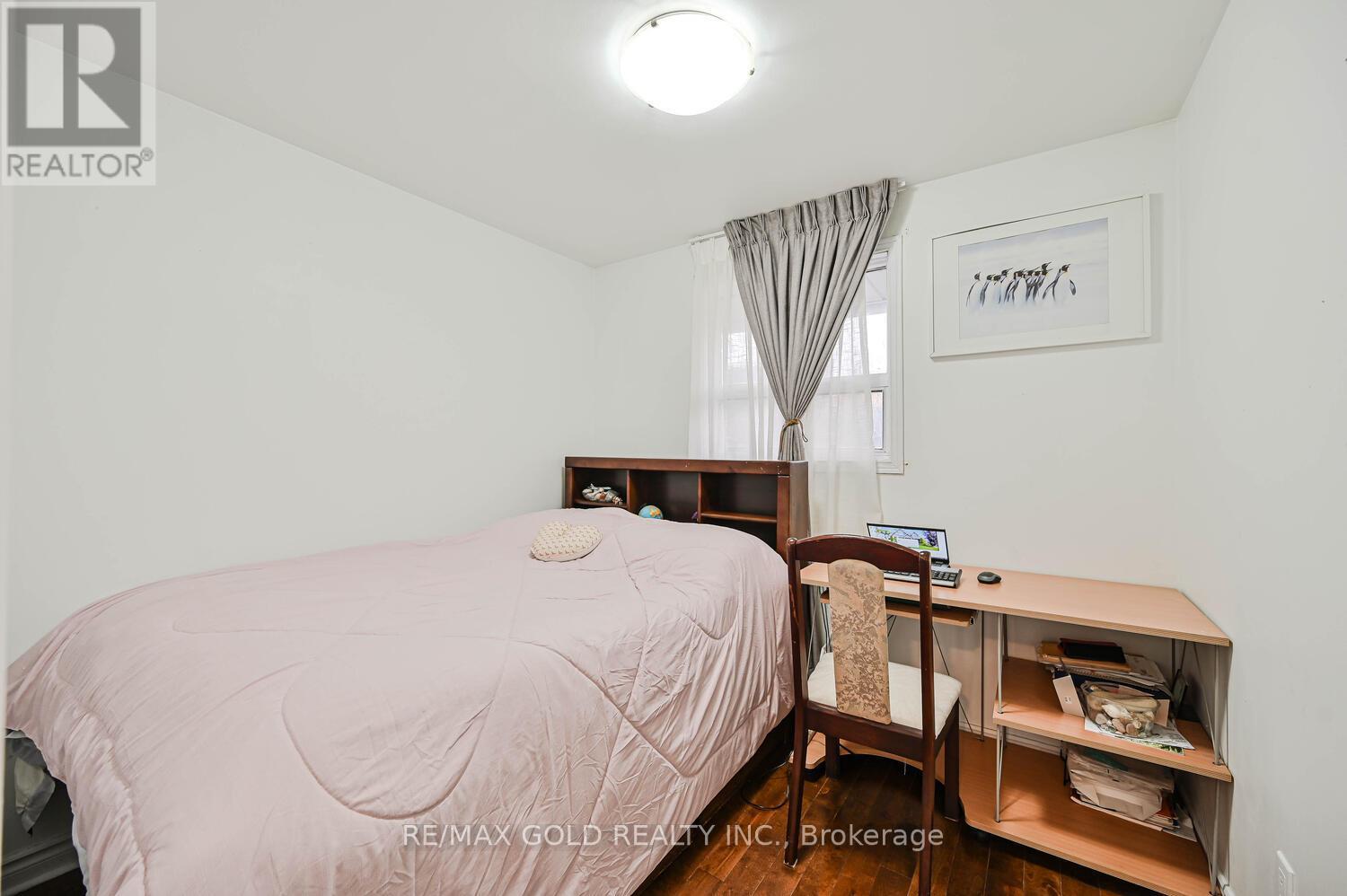 52 Crawford Drive, Brampton, Ontario  L6V 2C7 - Photo 21 - W12527304