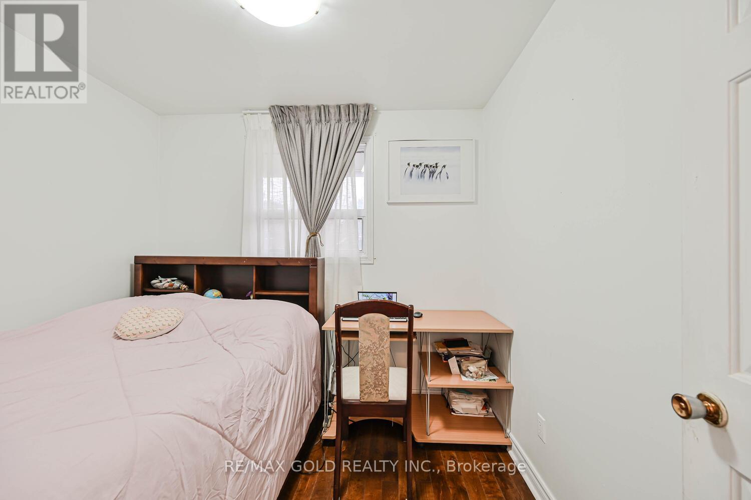 52 Crawford Drive, Brampton, Ontario  L6V 2C7 - Photo 22 - W12527304