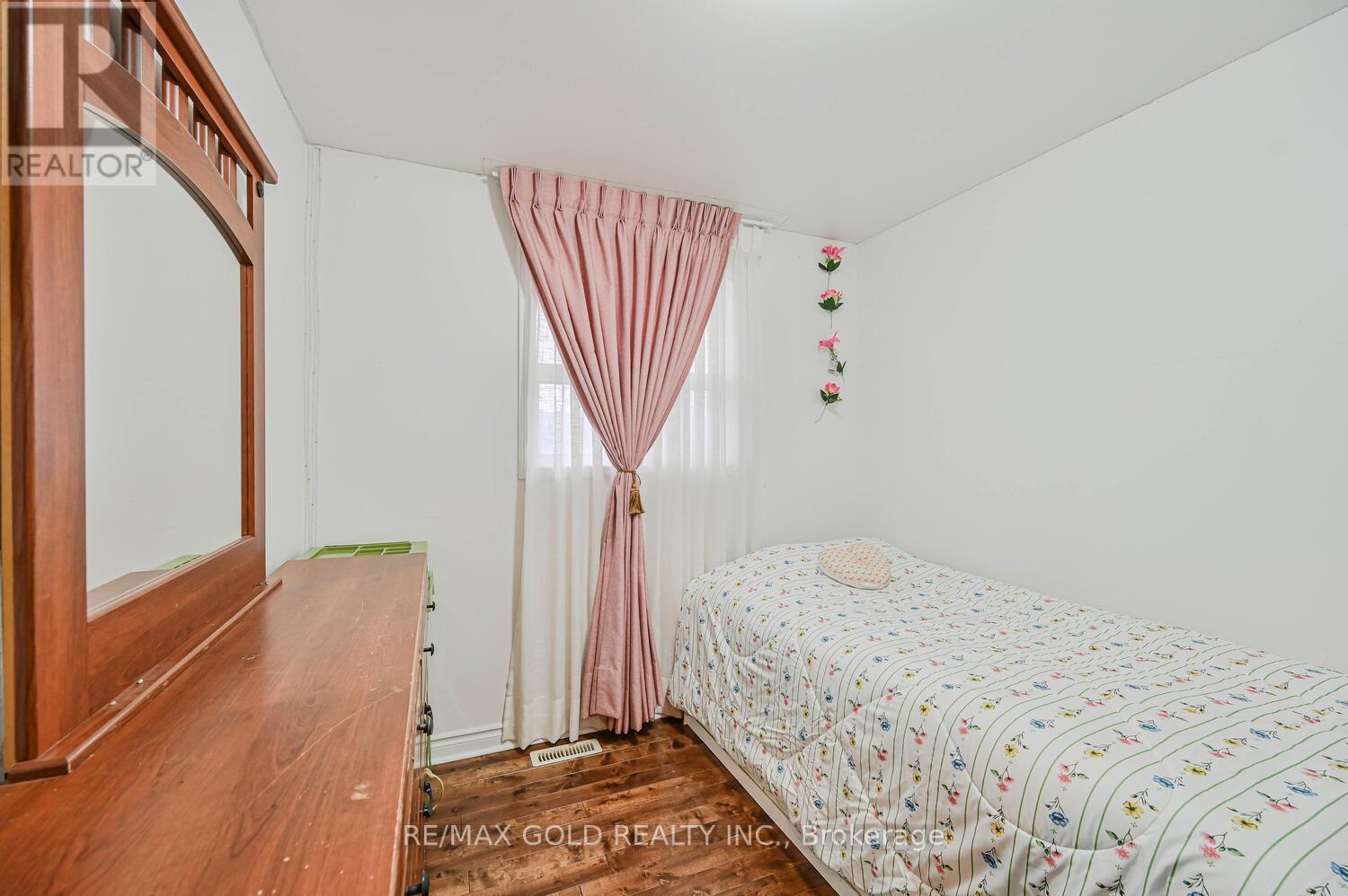 52 Crawford Drive, Brampton, Ontario  L6V 2C7 - Photo 23 - W12527304