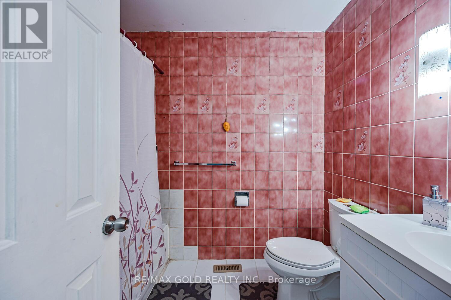 52 Crawford Drive, Brampton, Ontario  L6V 2C7 - Photo 25 - W12527304