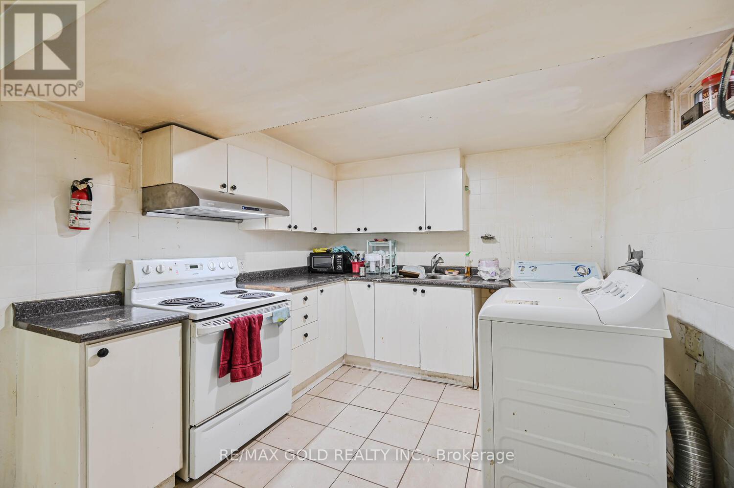 52 Crawford Drive, Brampton, Ontario  L6V 2C7 - Photo 31 - W12527304