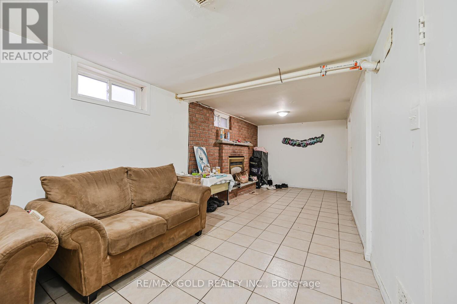 52 Crawford Drive, Brampton, Ontario  L6V 2C7 - Photo 33 - W12527304