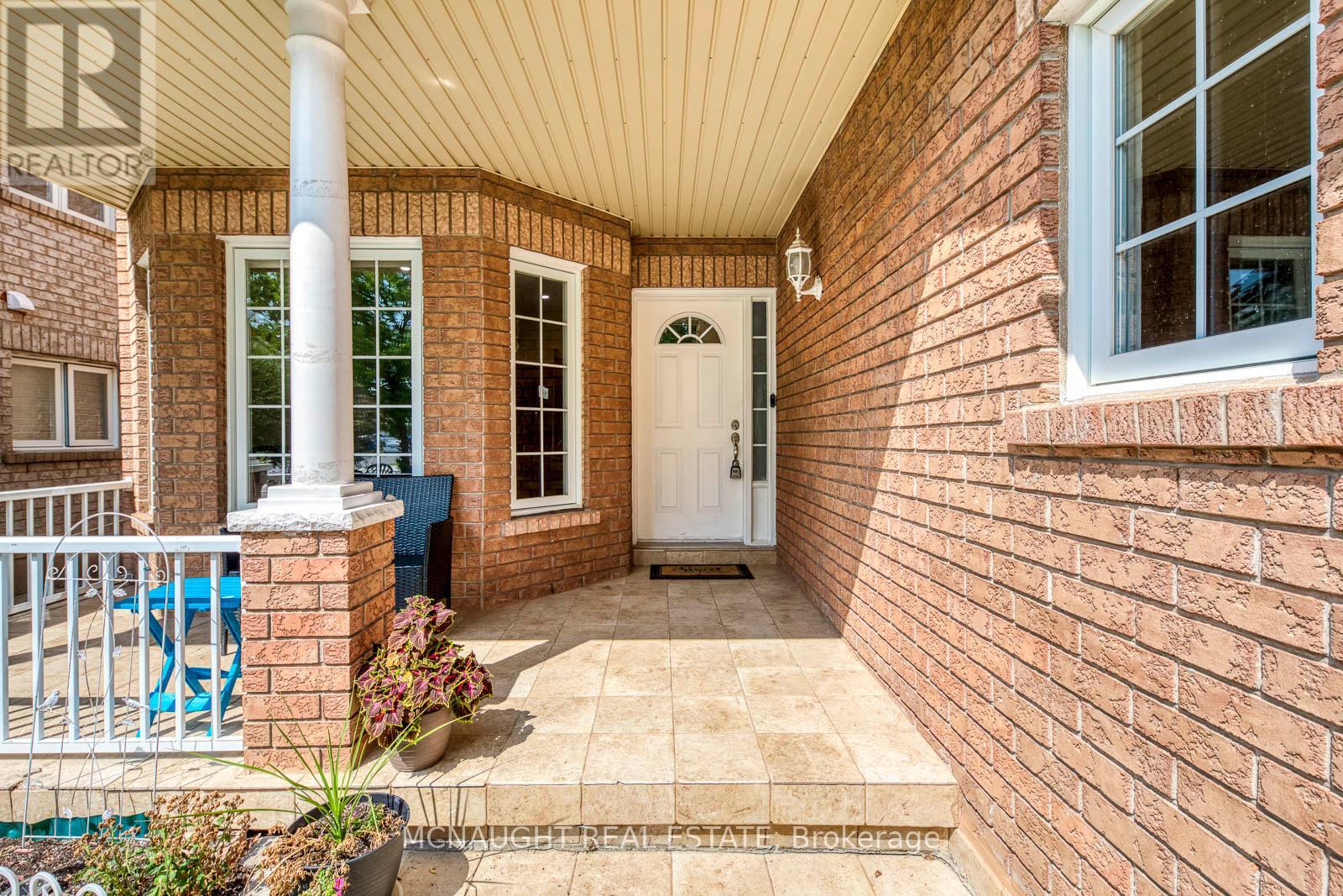 101 Letty Avenue, Brampton, Ontario  L6Y 5E1 - Photo 2 - W12527312