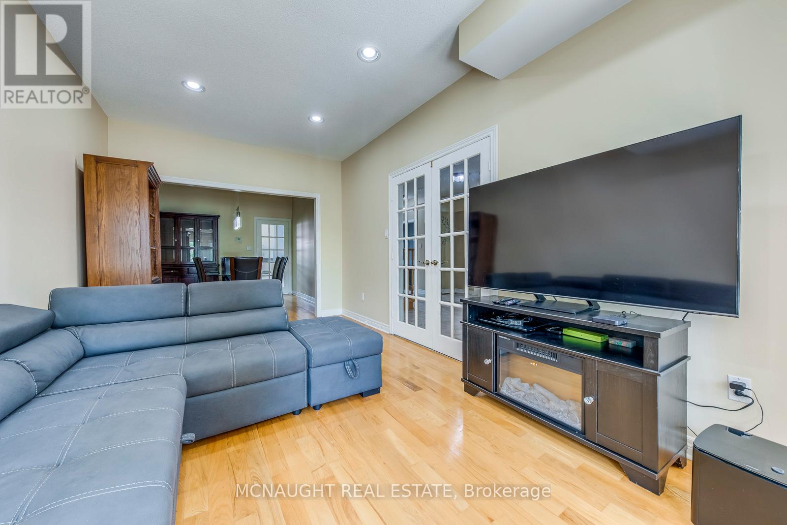 101 Letty Avenue, Brampton, Ontario  L6Y 5E1 - Photo 9 - W12527312