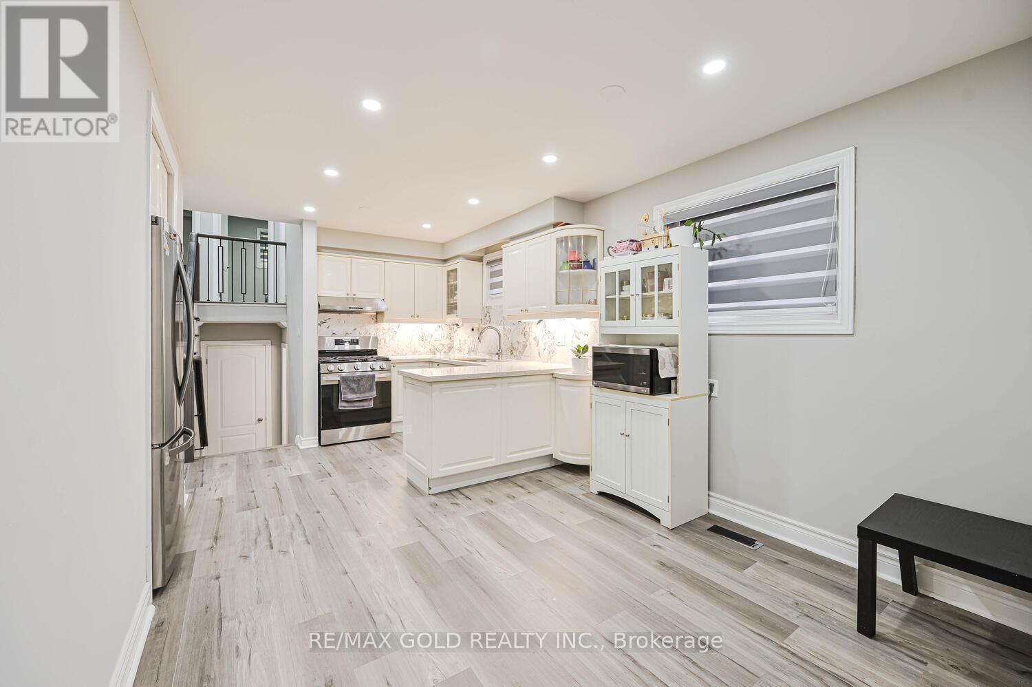 3724 Darla Drive, Mississauga, Ontario  L4T 2C9 - Photo 11 - W12526664