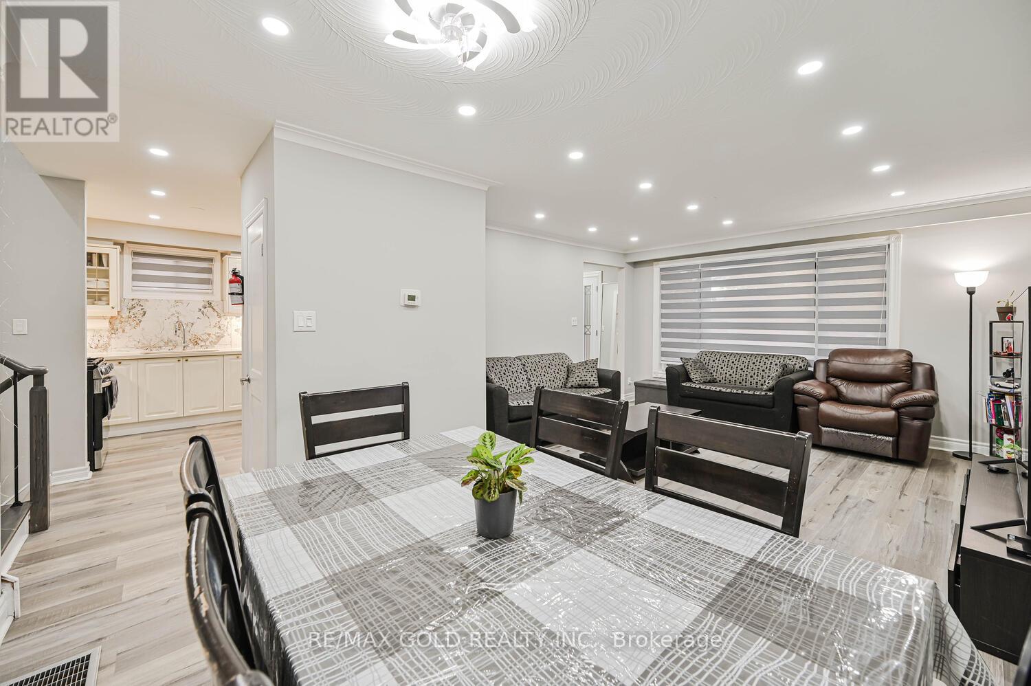 3724 Darla Drive, Mississauga, Ontario  L4T 2C9 - Photo 6 - W12526664