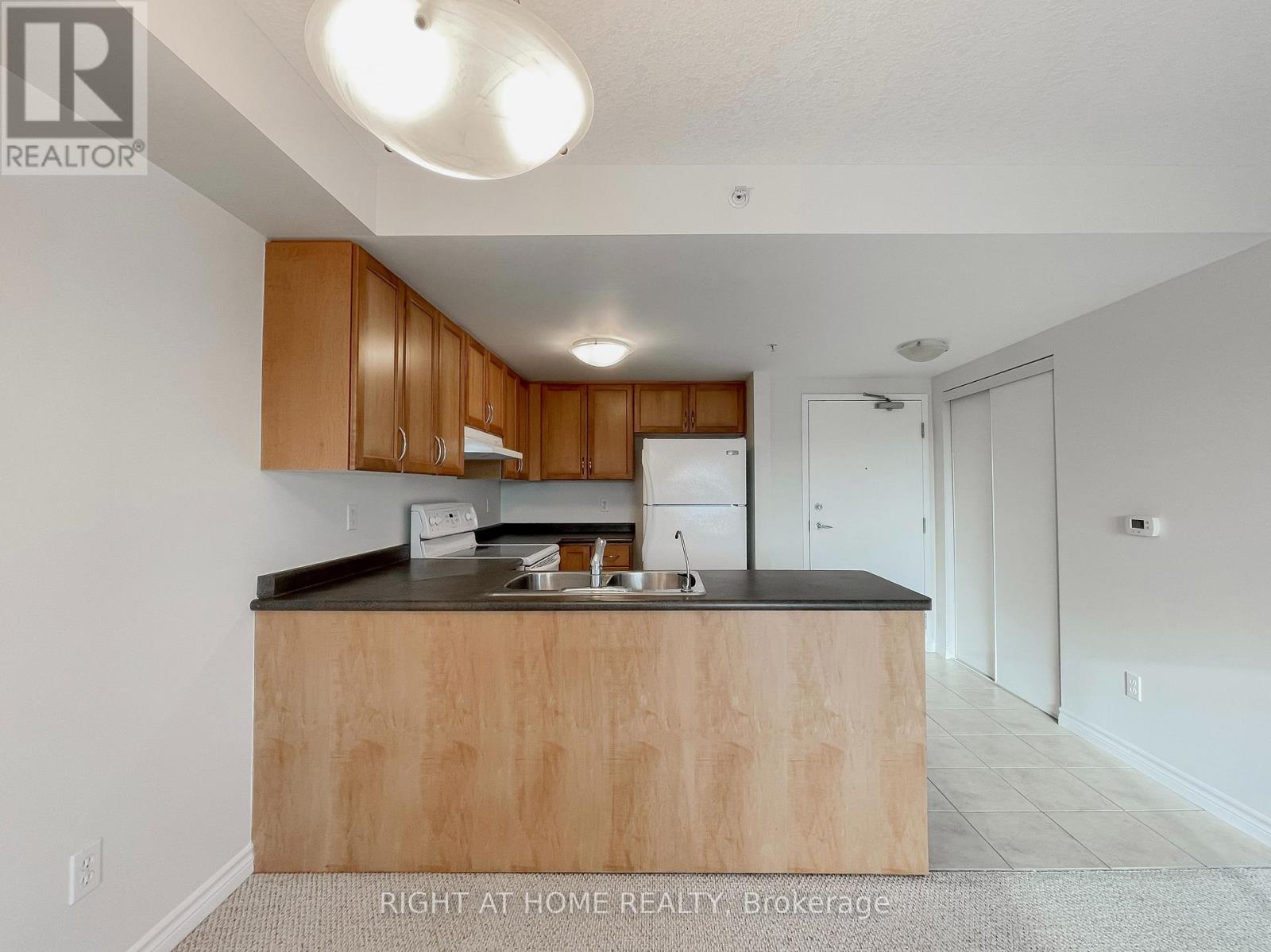 409 - 41 Goodwin Drive, Guelph, Ontario N1L 0E7 - Photo 6 - X12527306