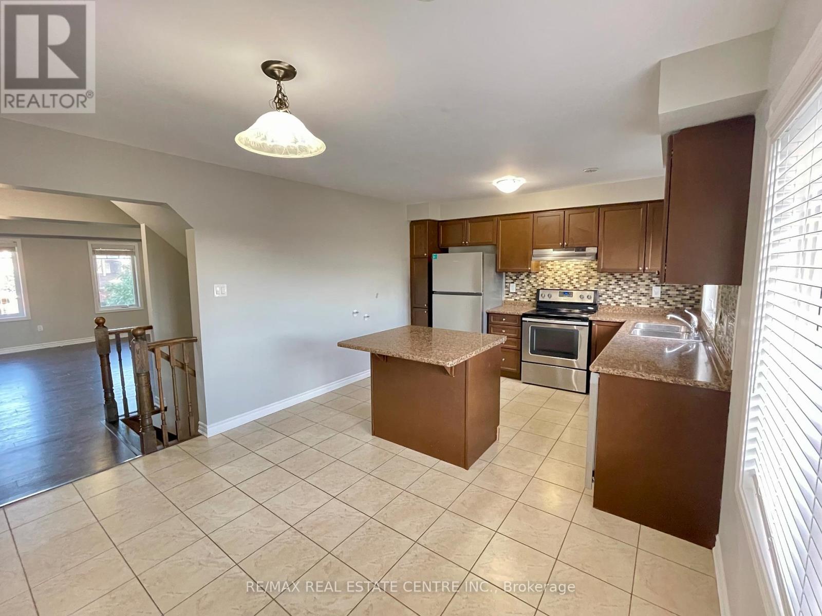 14 Quillberry Close, Brampton, Ontario  L7A 4N8 - Photo 11 - W12527314