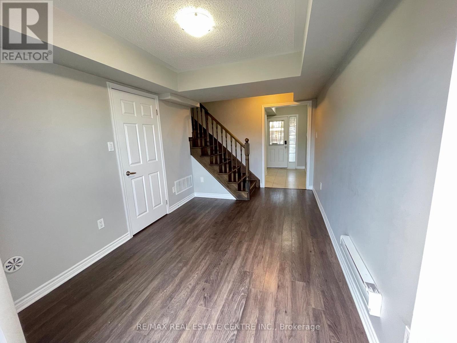 14 Quillberry Close, Brampton, Ontario  L7A 4N8 - Photo 6 - W12527314