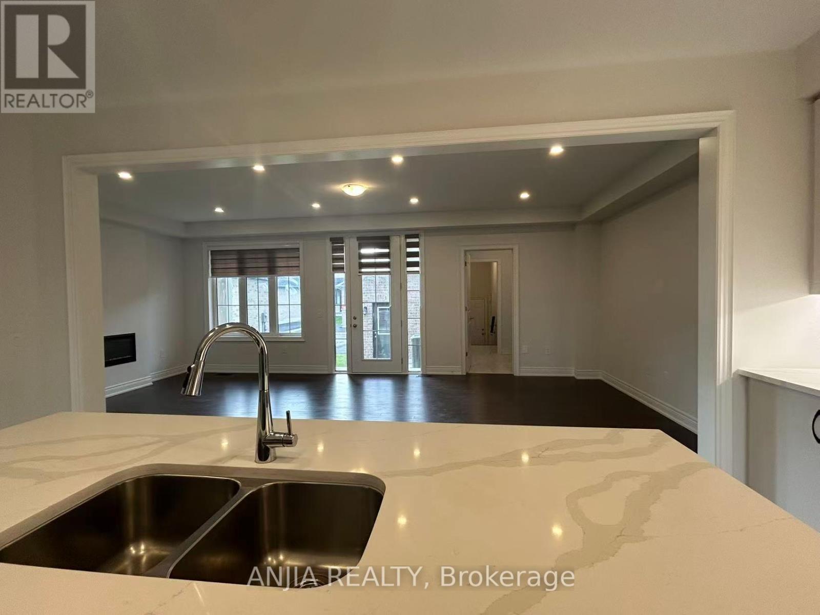 13 Albert Newell Drive, Markham, Ontario  L6B 1R8 - Photo 6 - N12527330