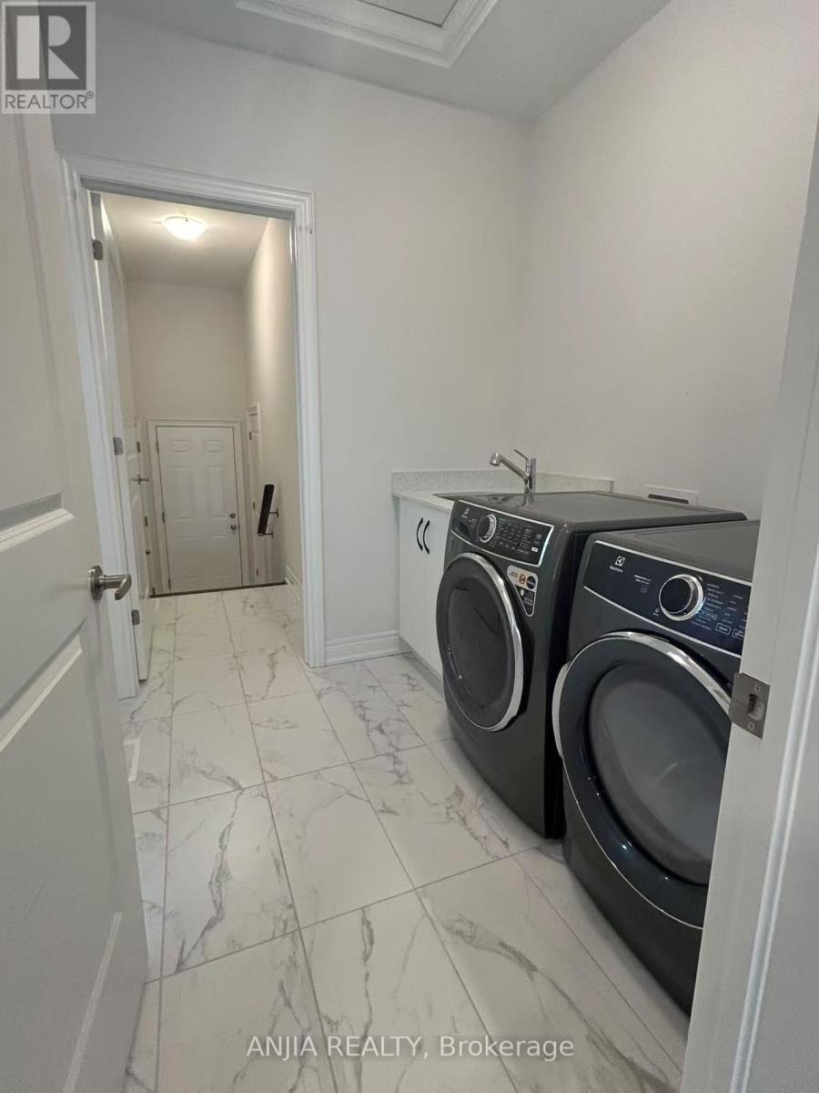 13 Albert Newell Drive, Markham, Ontario  L6B 1R8 - Photo 9 - N12527330