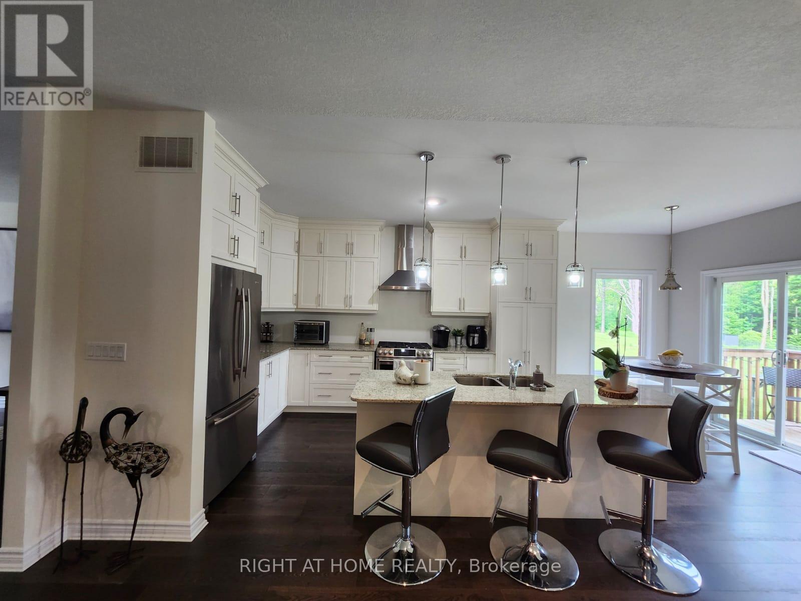 84 Diamond Valley Drive, Oro-Medonte, Ontario  L0L 2E0 - Photo 12 - S12527326