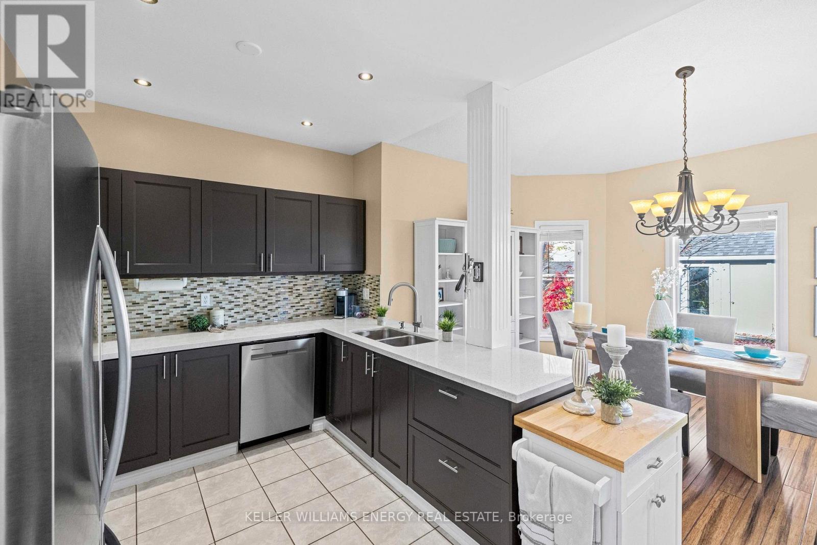 71 Sandford Crescent, Whitby, Ontario L1R 2S1 - Photo 12 - E12527344