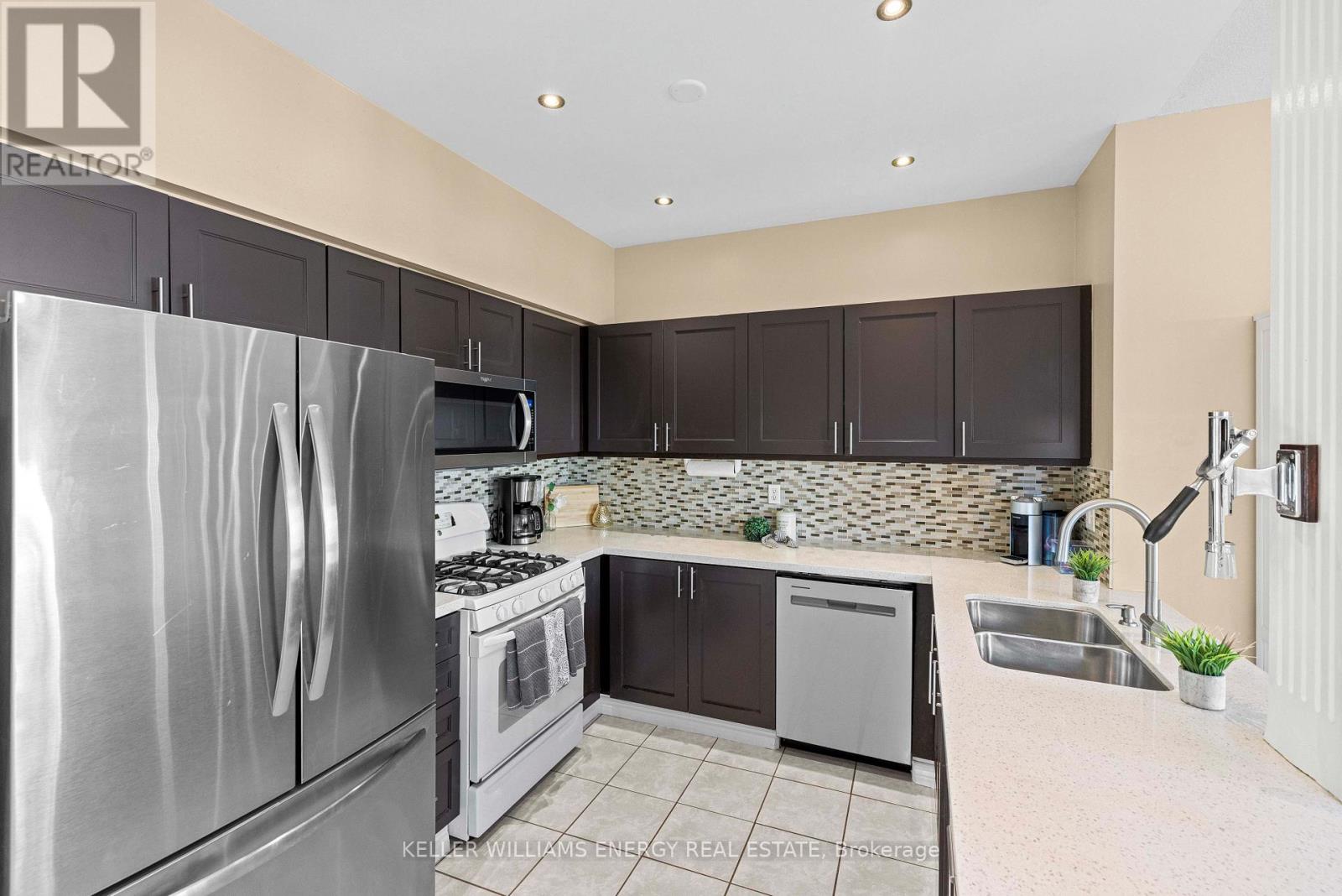 71 Sandford Crescent, Whitby, Ontario L1R 2S1 - Photo 14 - E12527344