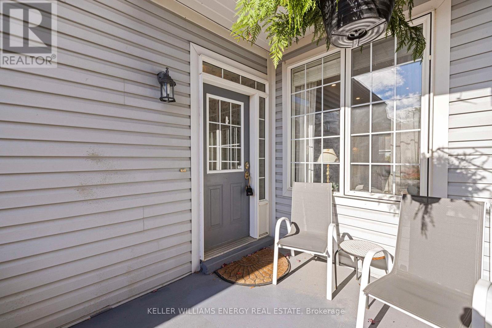 71 Sandford Crescent, Whitby, Ontario L1R 2S1 - Photo 5 - E12527344