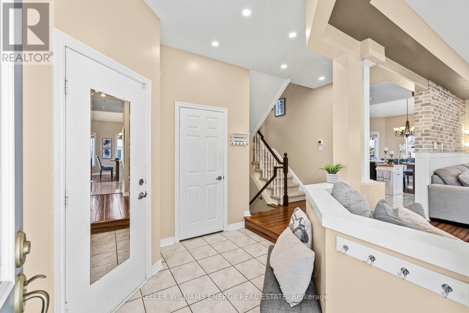 71 Sandford Crescent, Whitby, Ontario L1R 2S1 - Photo 6 - E12527344