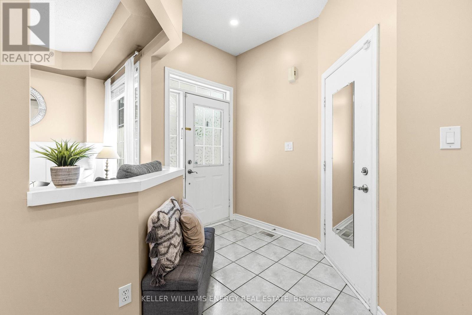 71 Sandford Crescent, Whitby, Ontario L1R 2S1 - Photo 7 - E12527344